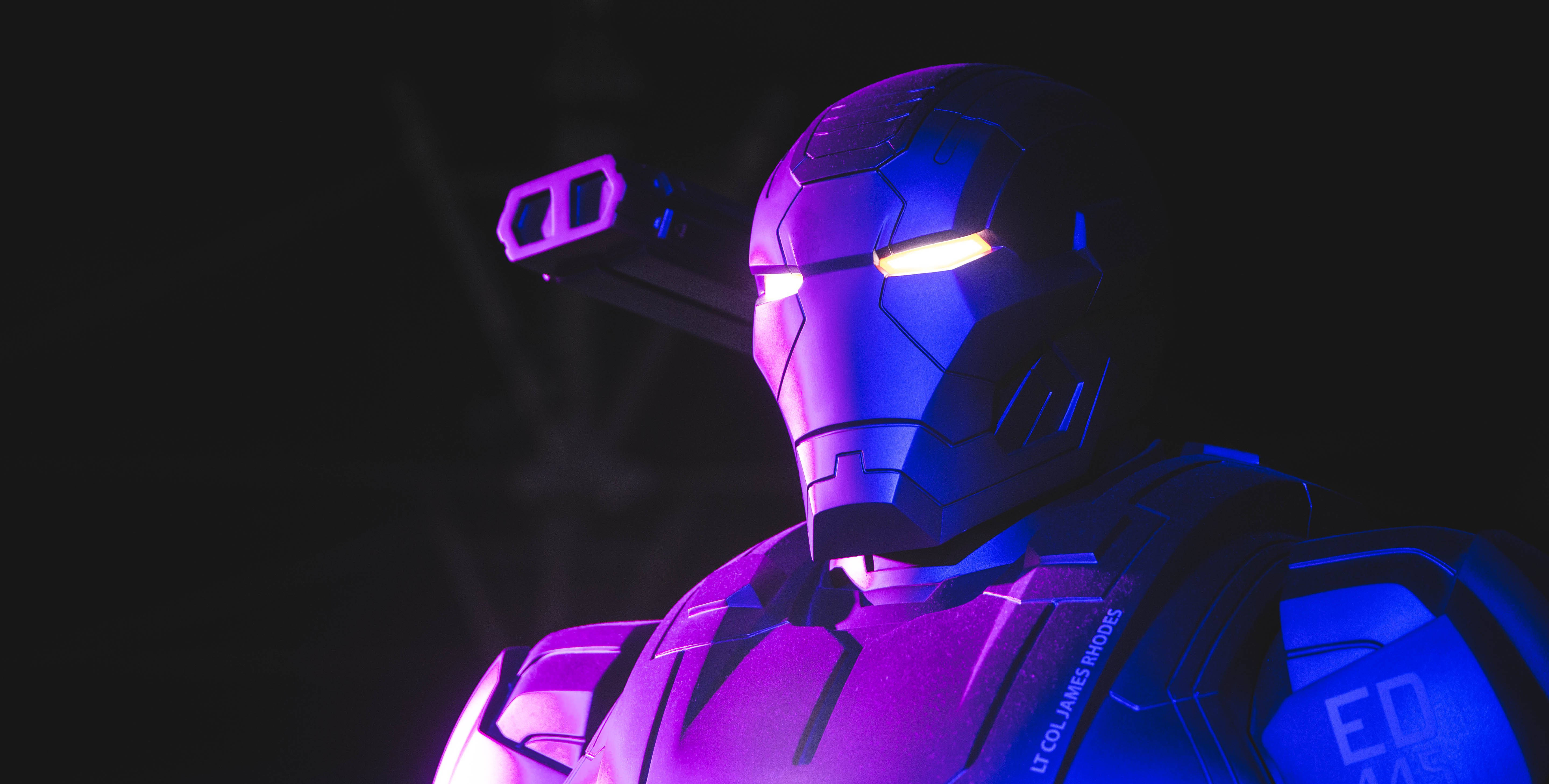 Neon lilla æstetisk War Machine Wallpapers