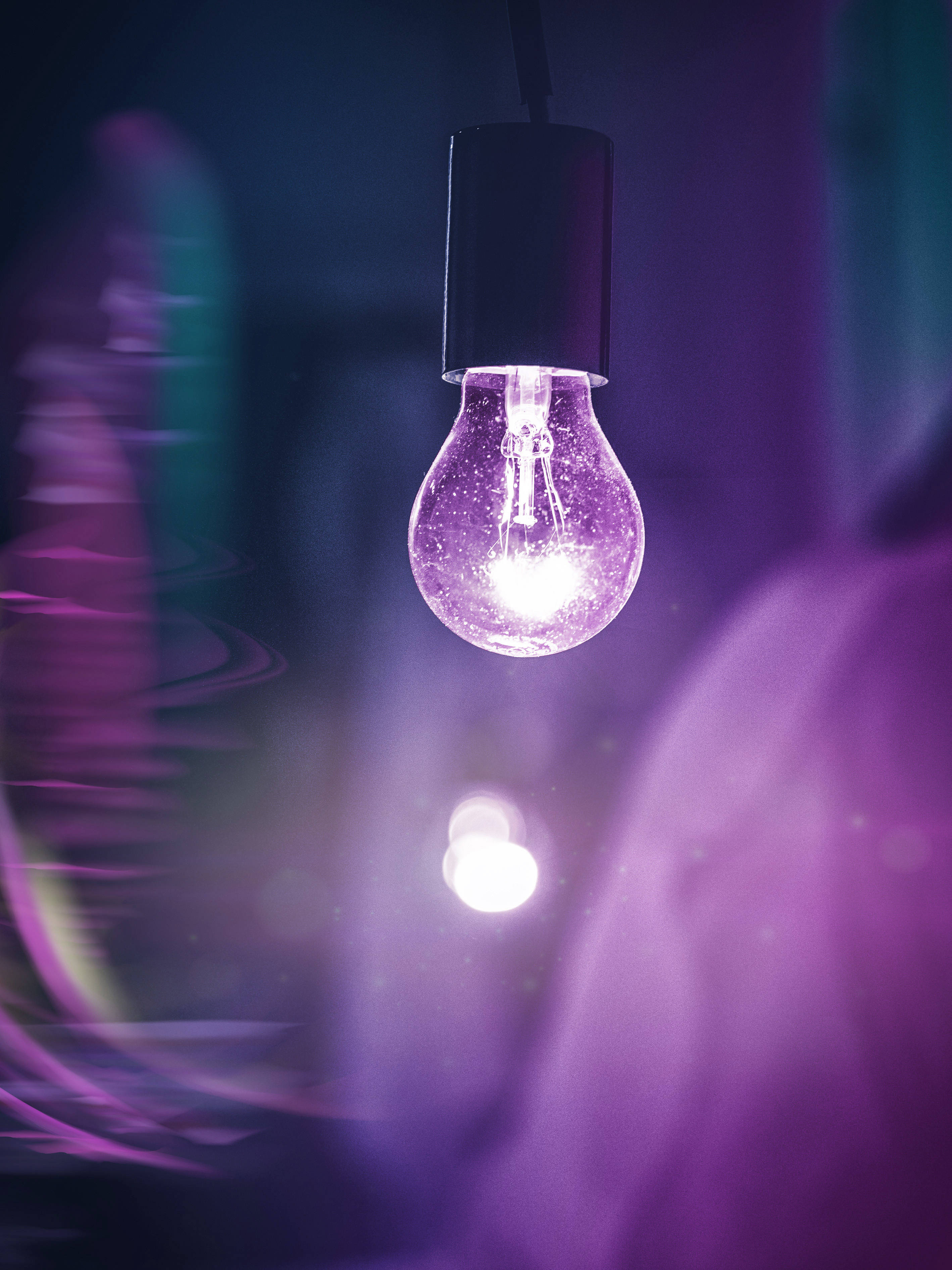 Neonlilla æstetisk lyspære Wallpapers