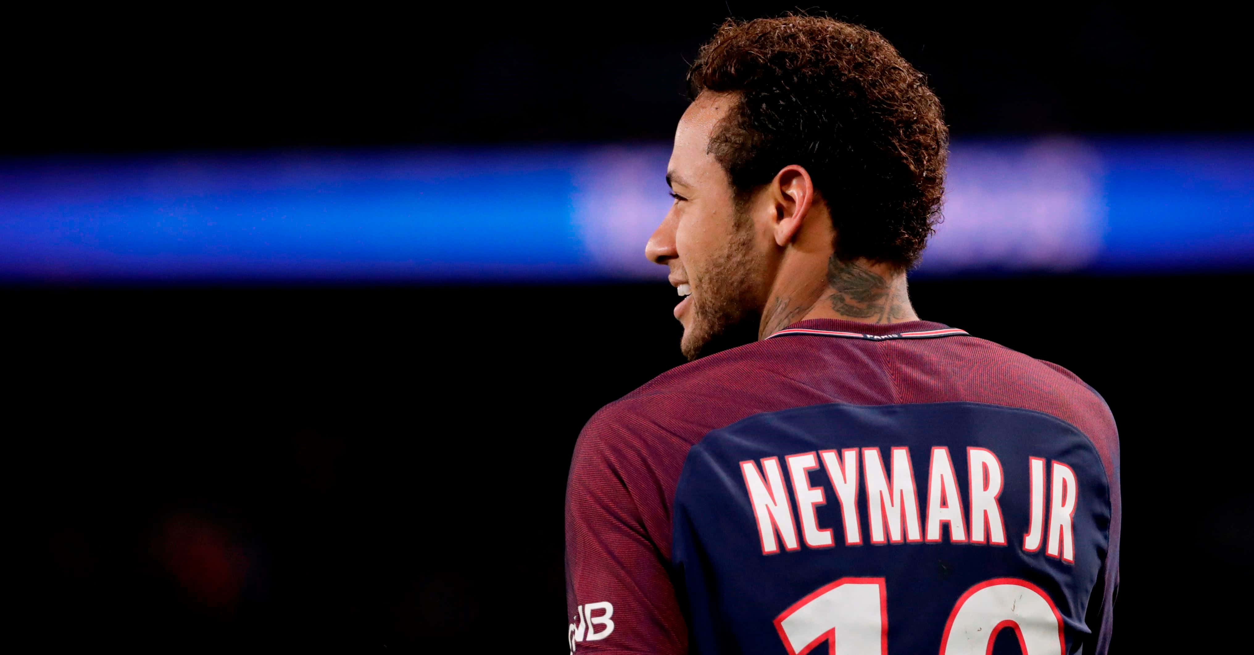 Neymar dribler bolden med dygtighed og ynde Wallpapers
