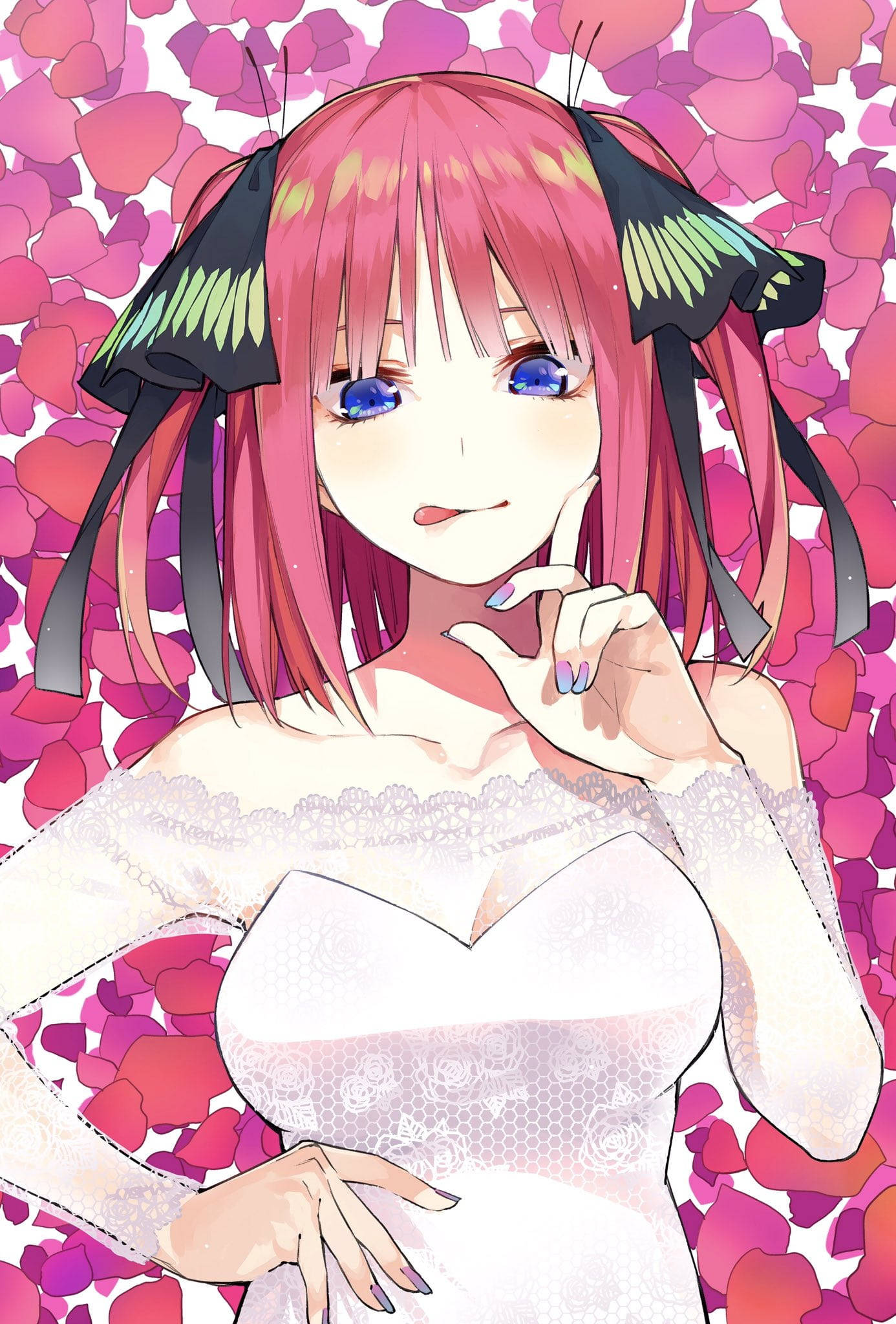 Nino Nakano i hvid blondekjole Wallpapers