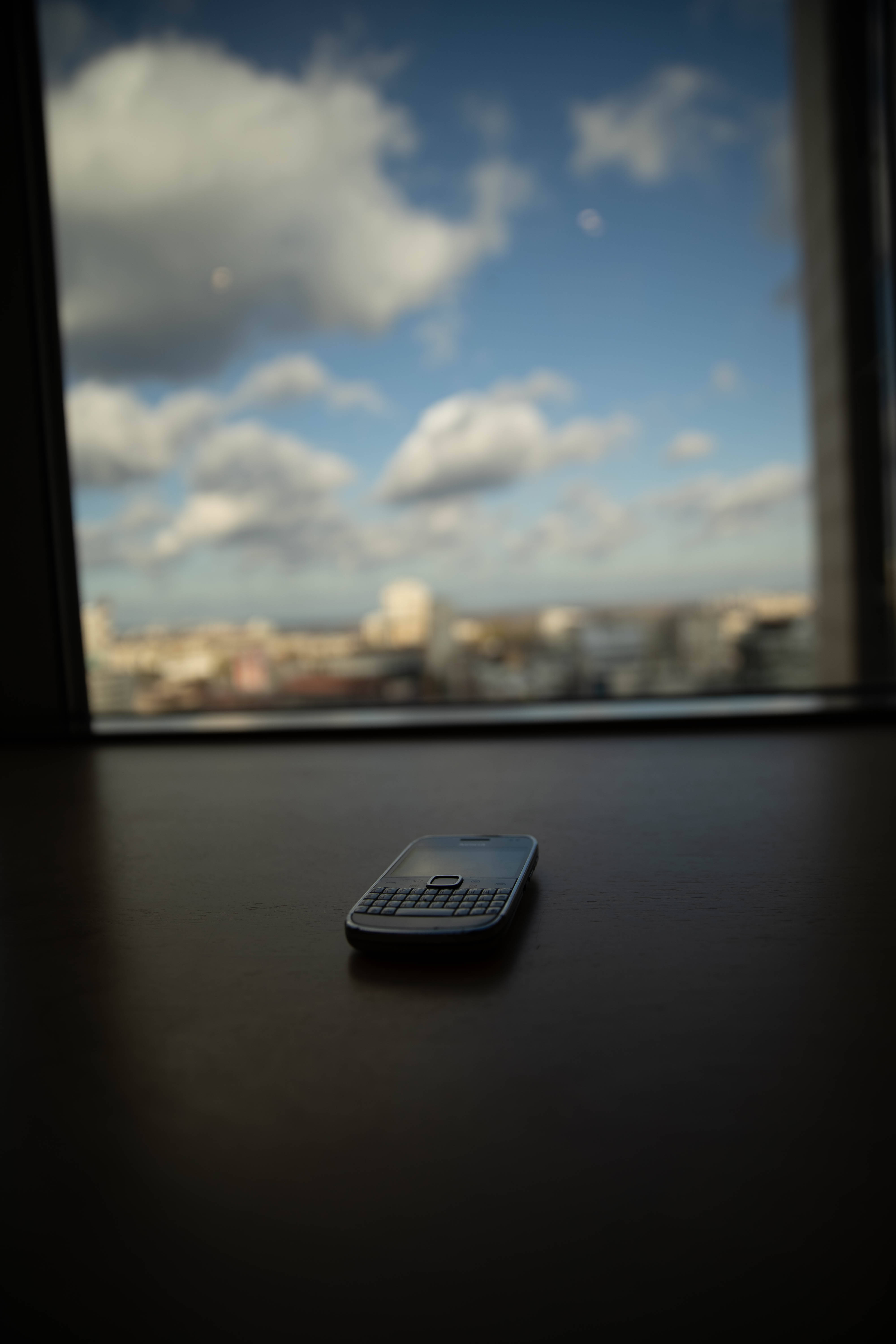 Nokia E71 Skyet Himmel Wallpapers