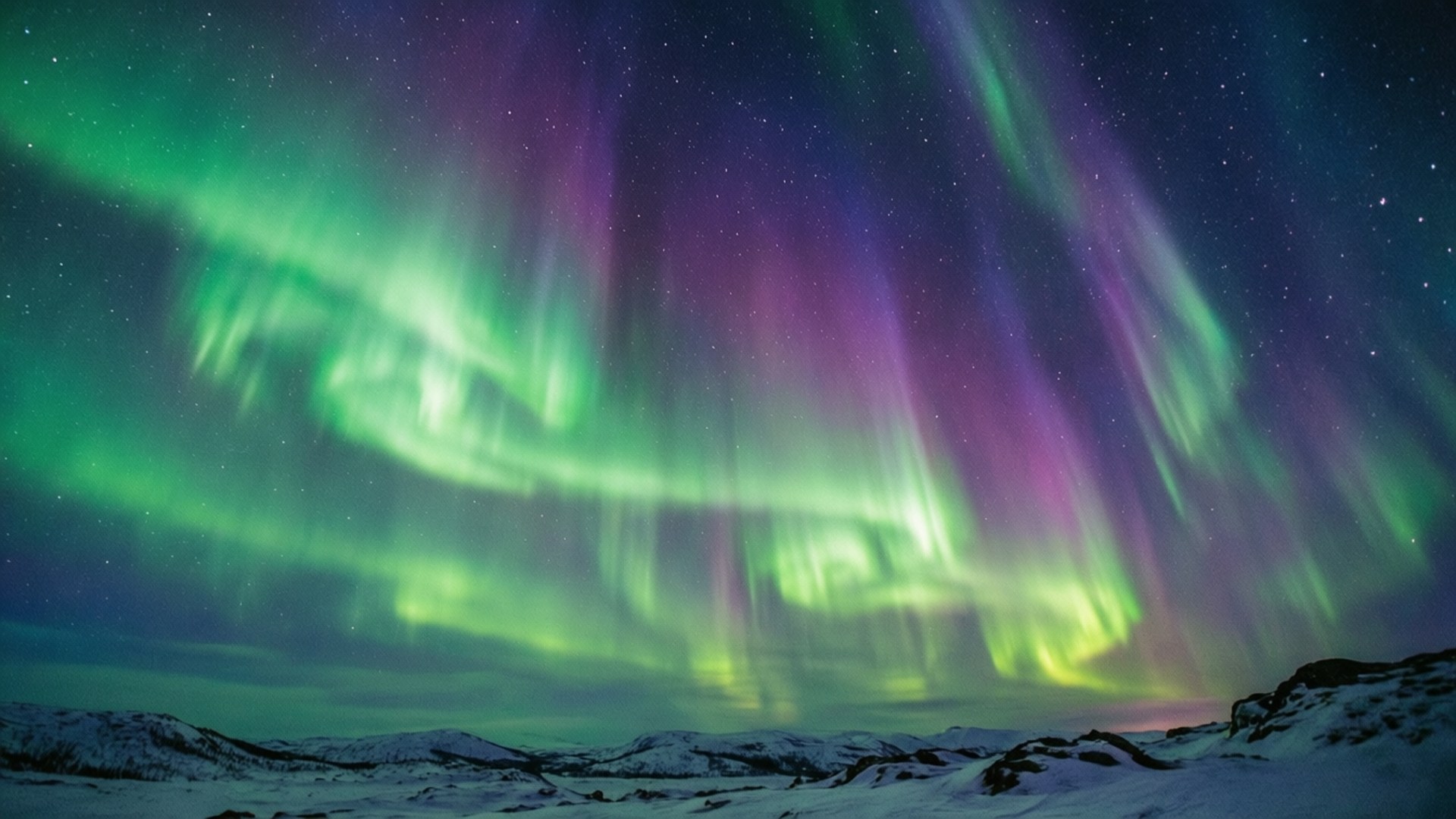 Nordlys over sne Wallpapers