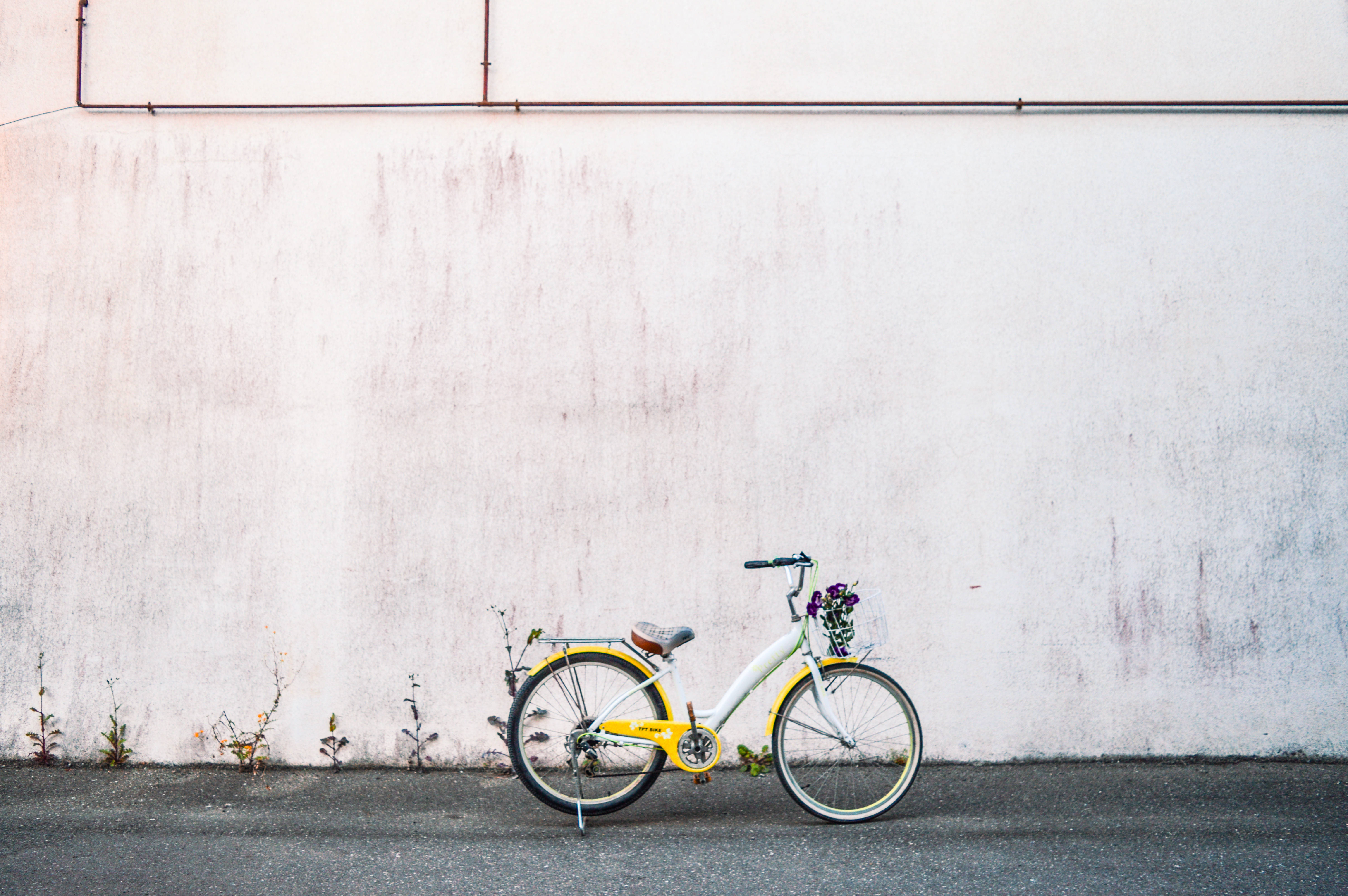 Nyd cykelturen med en gul bycykel Wallpapers