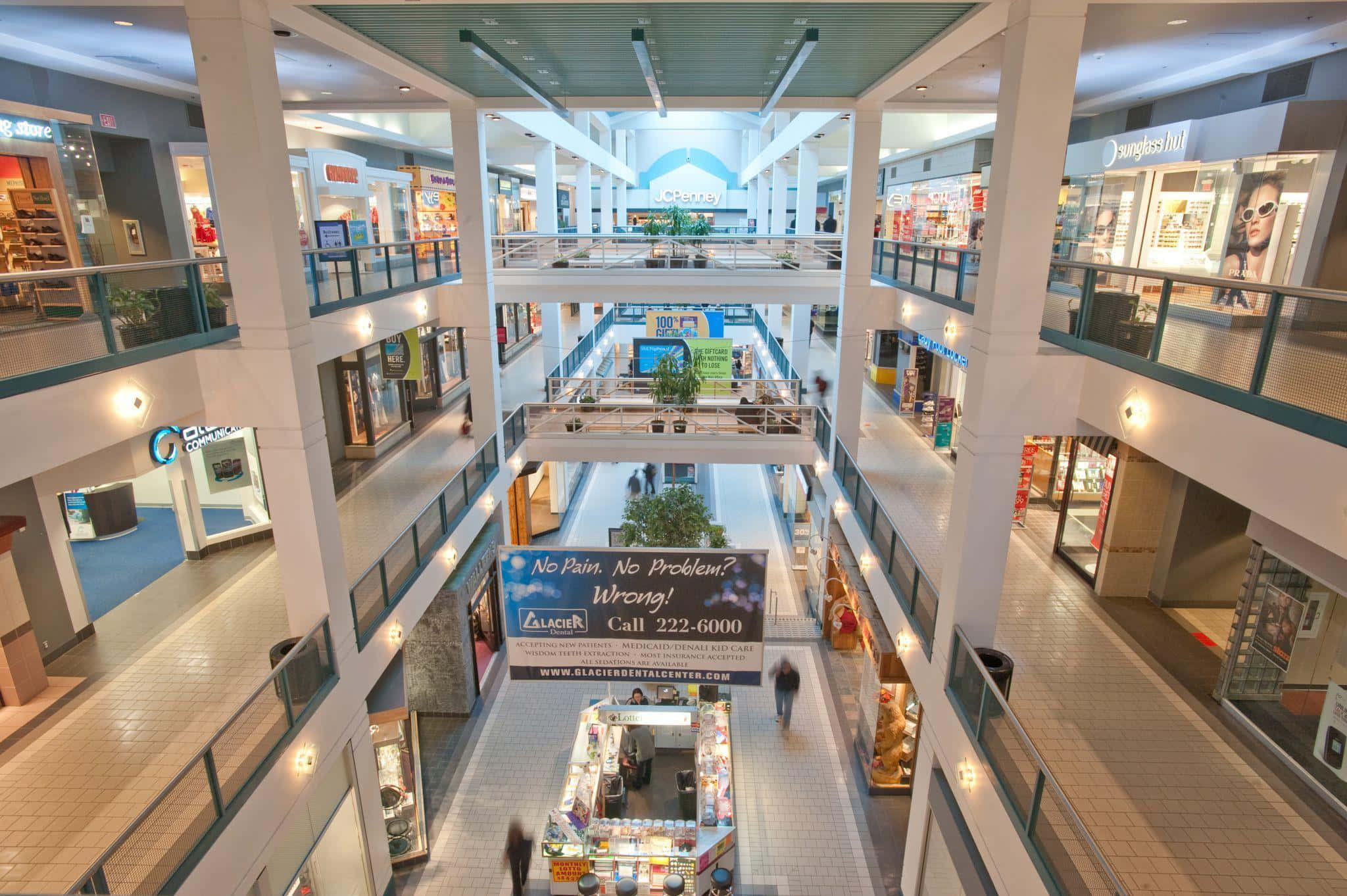 Nyd den livlige atmosfære i det moderne shoppingcenter. Wallpapers