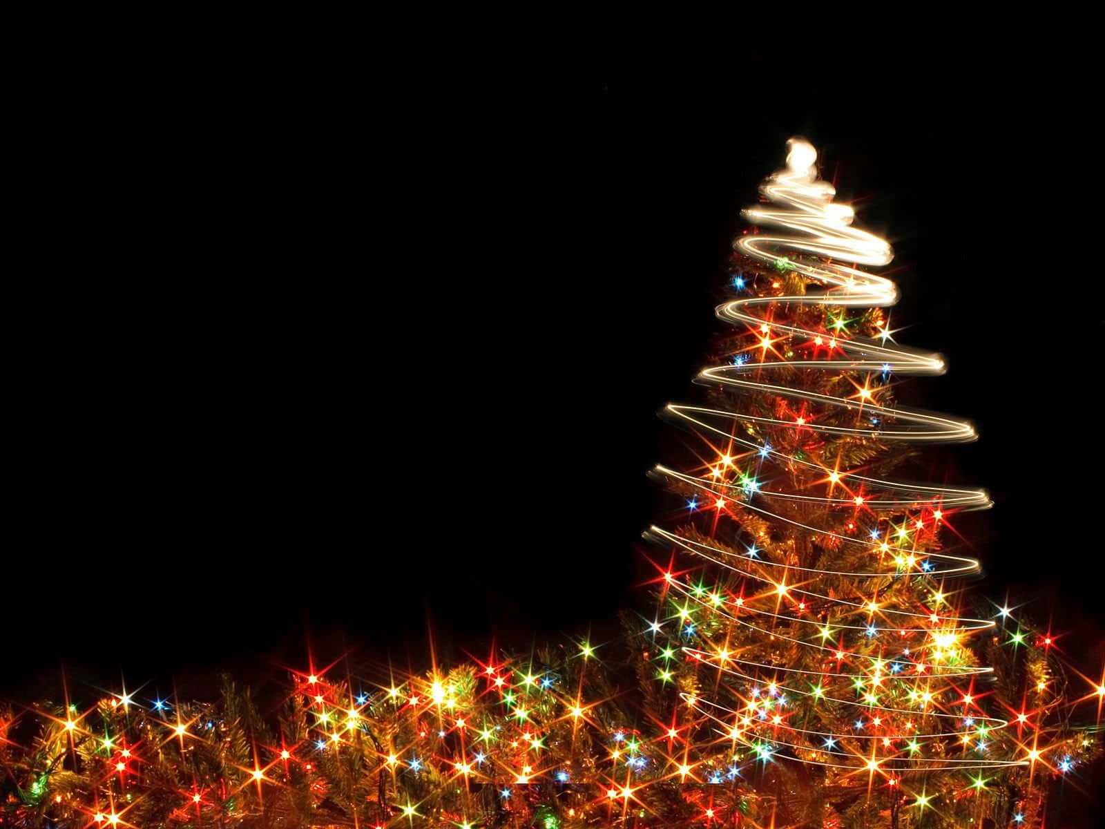 Nyd julestemningen med din familie – julelys oplyser dit hjem Wallpapers