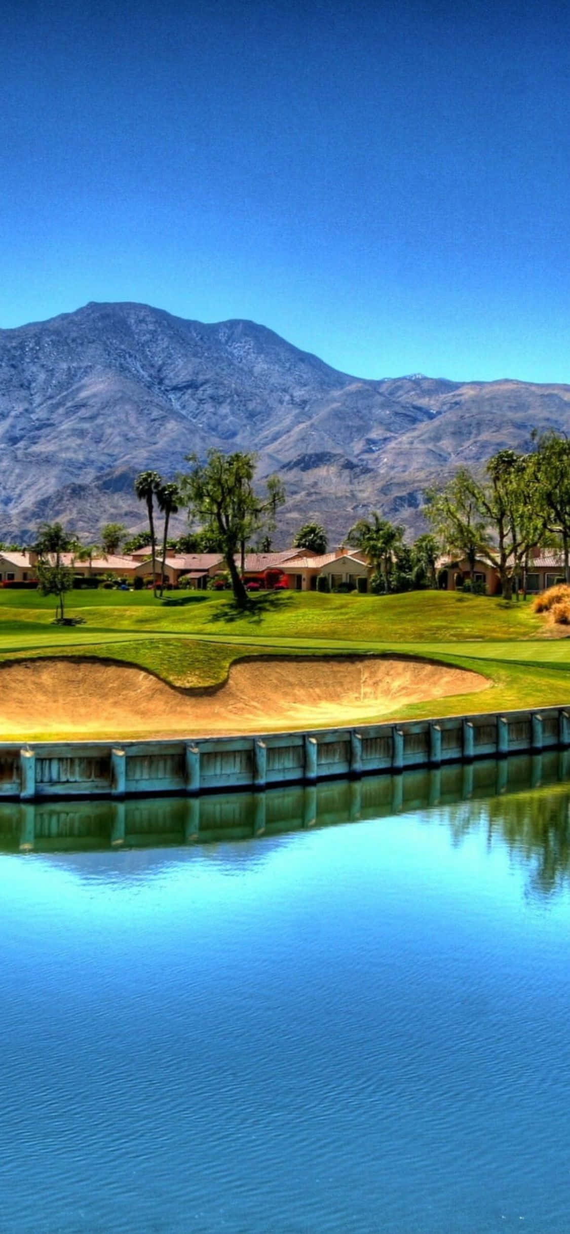 Nyd skønheden på en golfbane med din iPhone X. Wallpapers