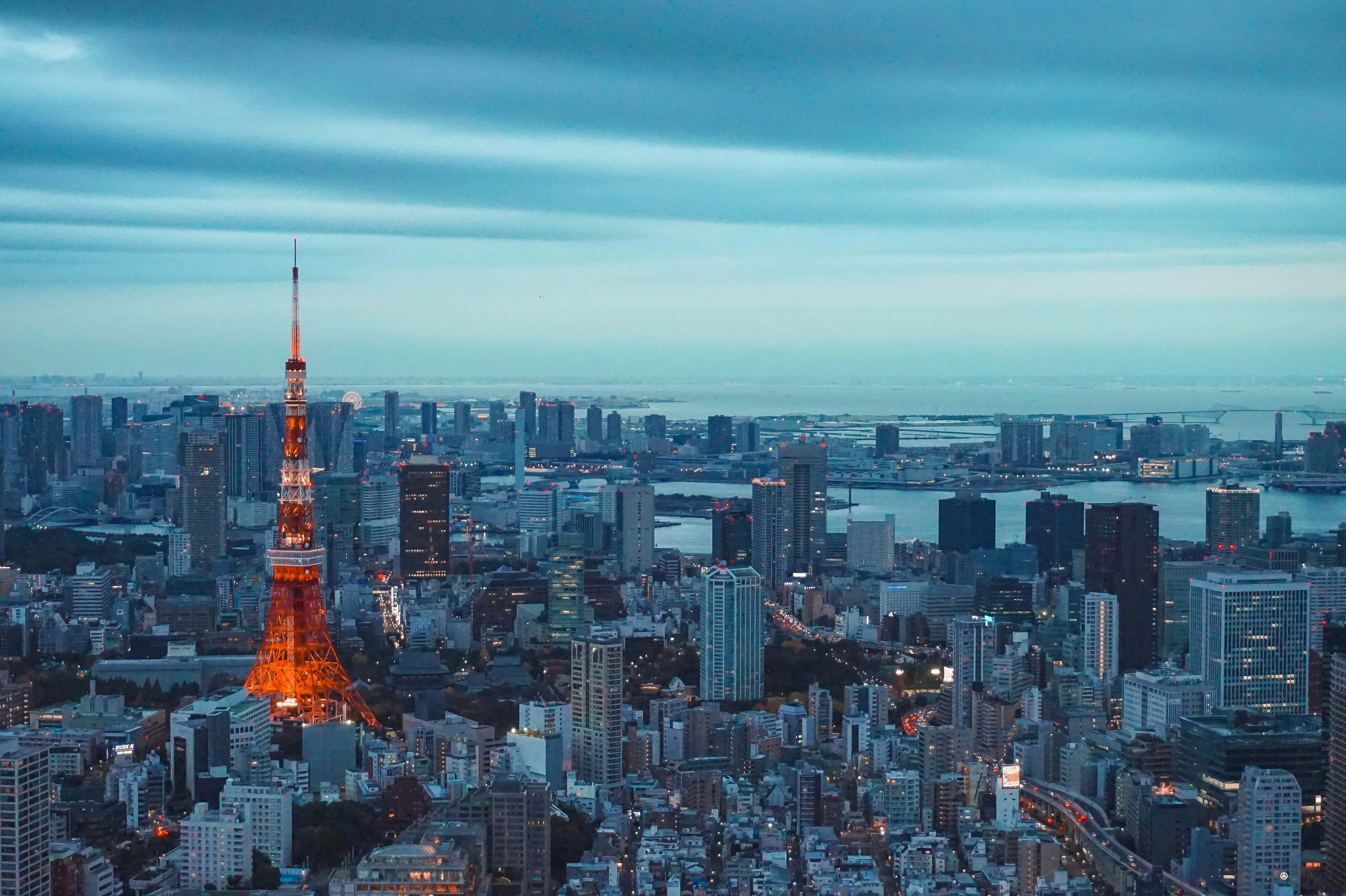 Omfattende udsigt over Tokyo by i Japan Wallpapers