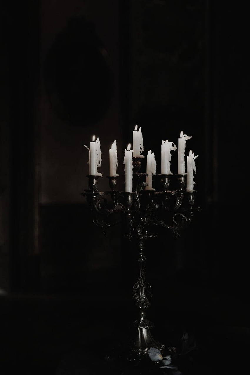 Omfavn din indre goth-glam med et kantet look og mørk tiltrækning. Wallpapers