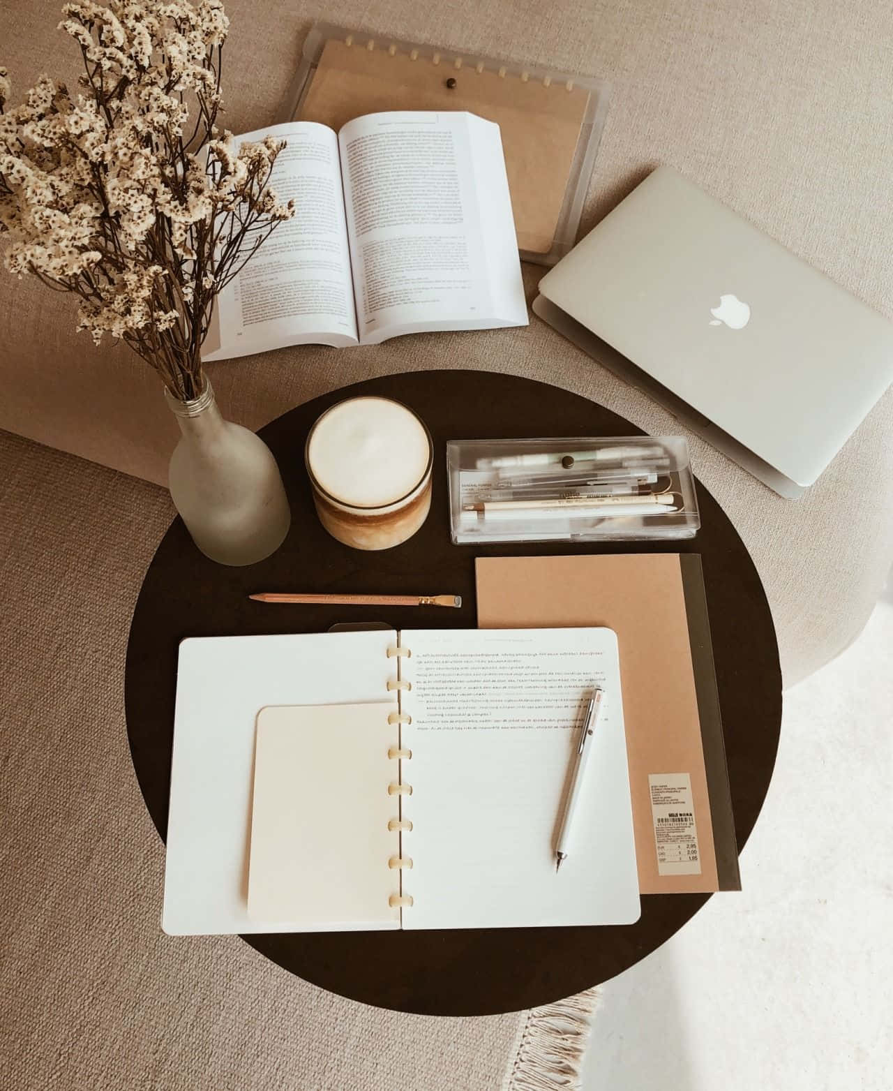 "Omgiv dig med æstetisk beige og nyd dens hyggelige varme" Wallpapers