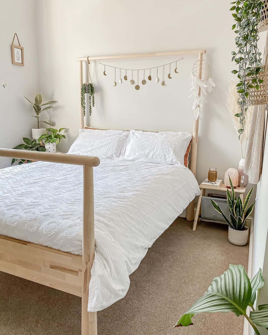 Opdag livets skønhed i Aesthetic White Wallpapers
