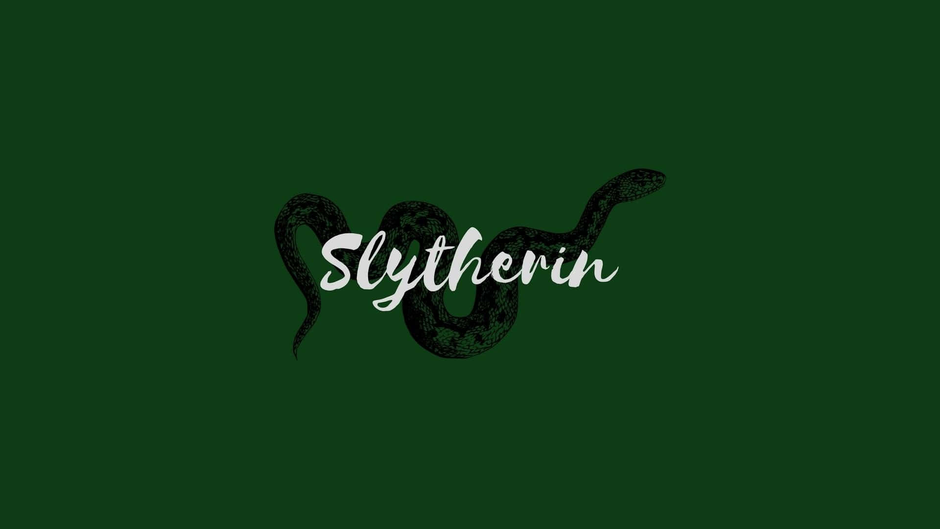 Oplev den ikoniske Slytherin-husæstetik med denne luksuriøst detaljerede tema-tapet. Wallpapers