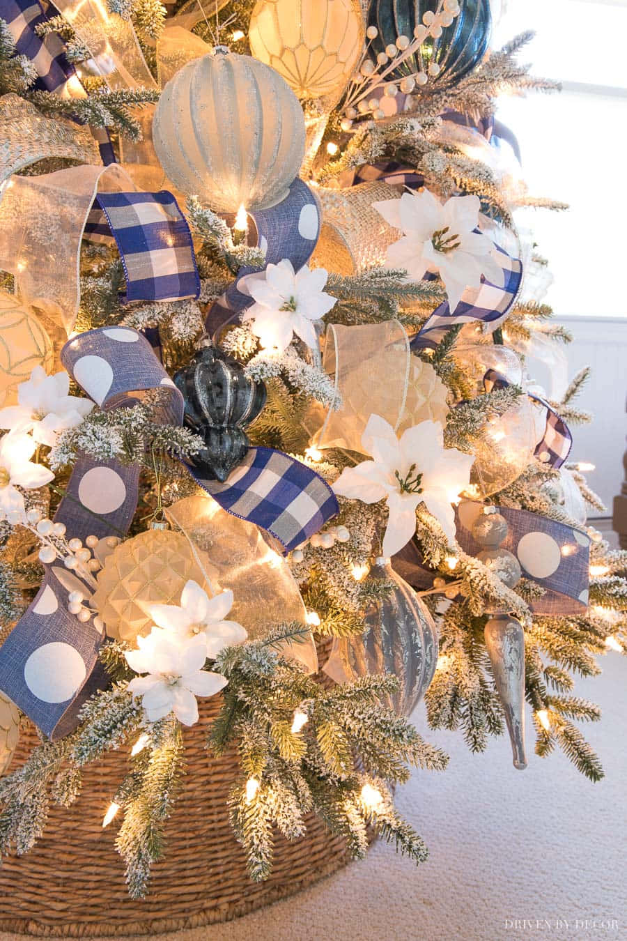 Oplev glæden ved højtiden med denne smukke julescene. Wallpapers