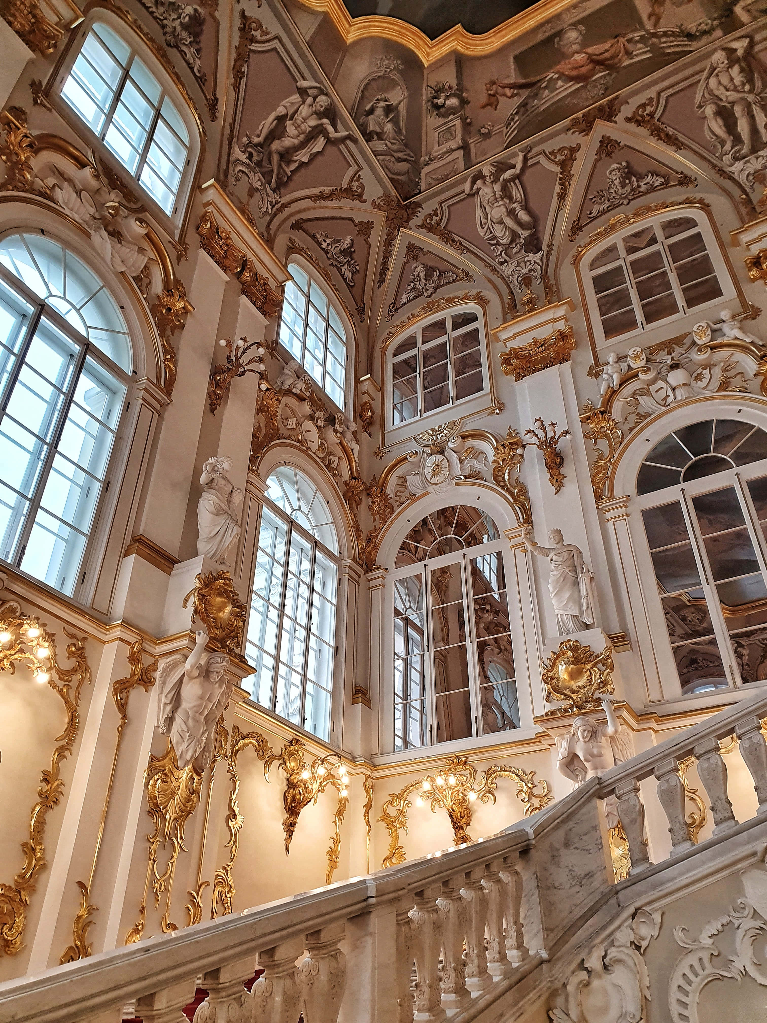 Oplev storheden i Ruslands ikoniske Eremitage-museum. Wallpapers