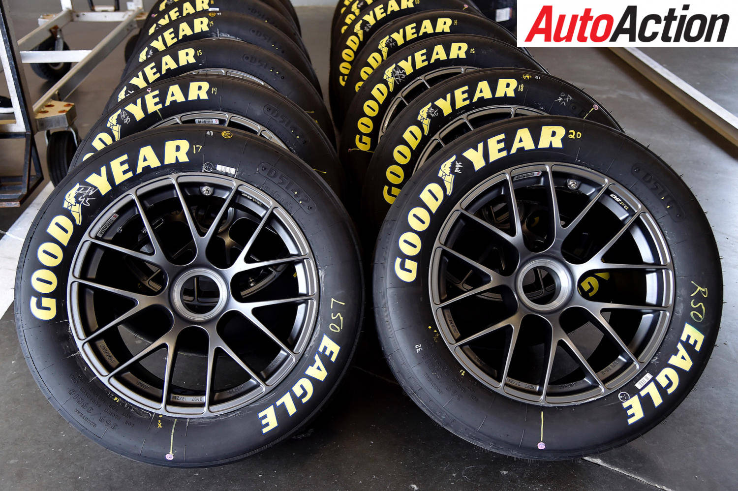 Oplev ultimativ racing med Goodyear-dæk Wallpapers