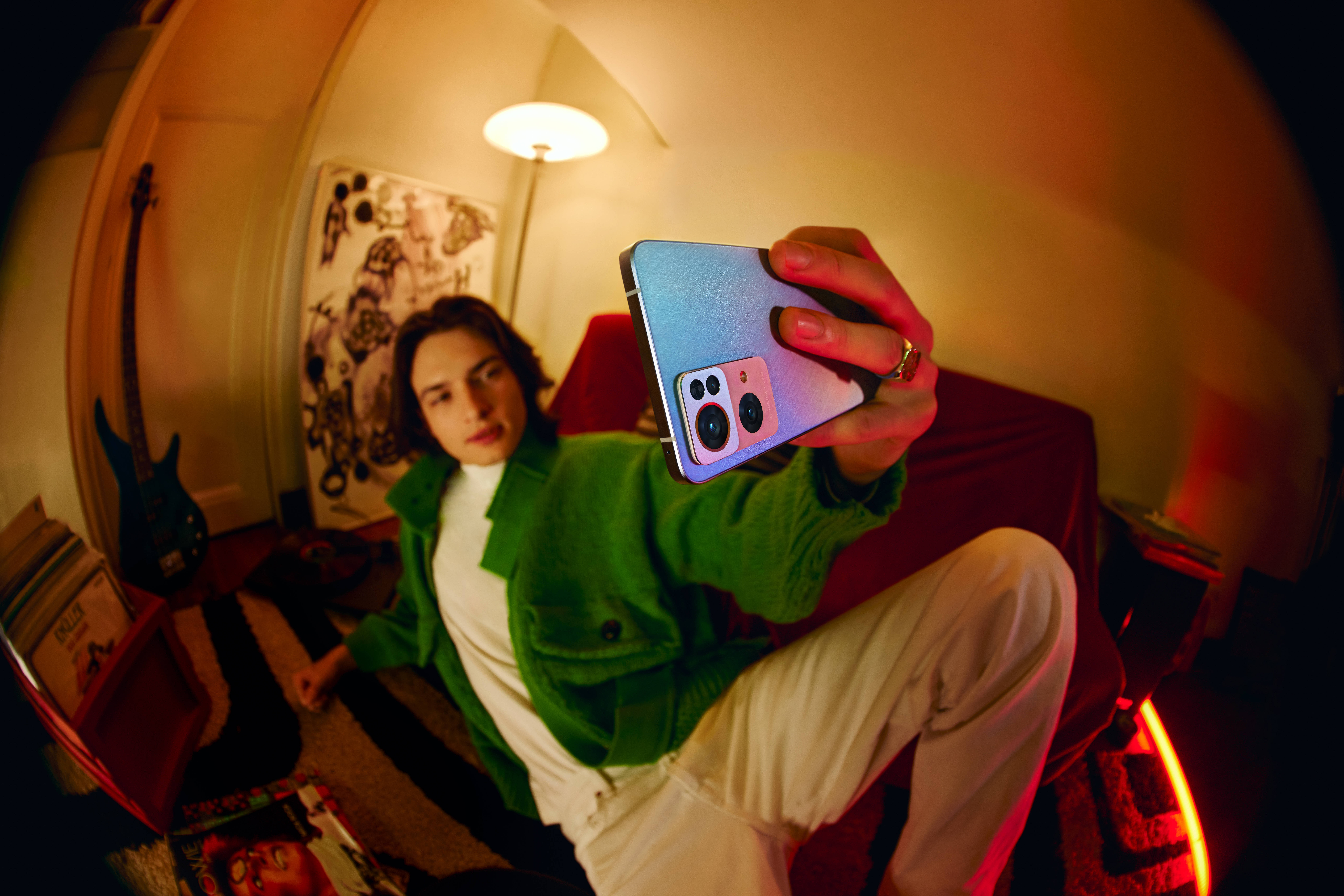 Oppo Reno7-selfie Wallpapers