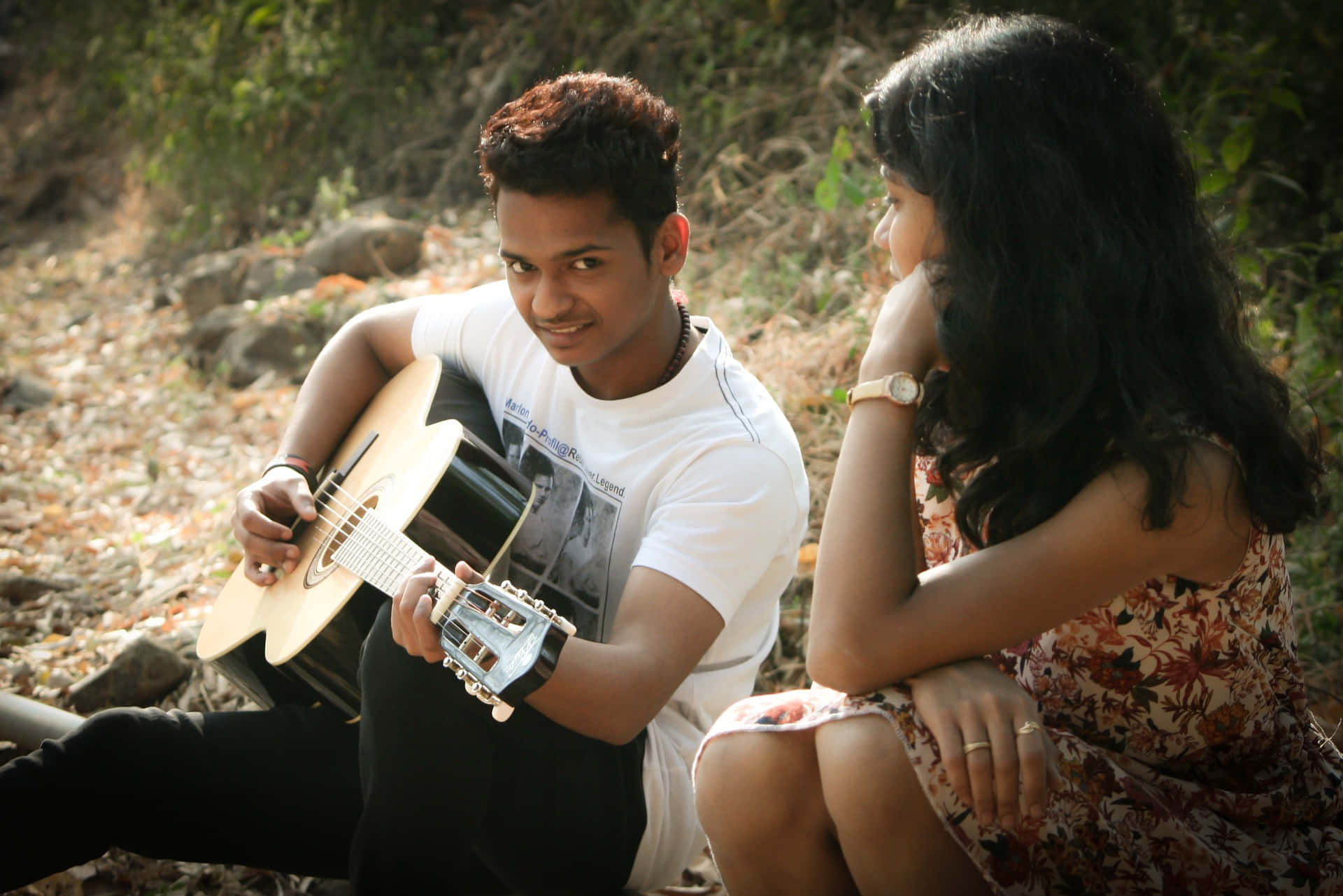Par Guitar Serenade Forhold Billede Wallpapers