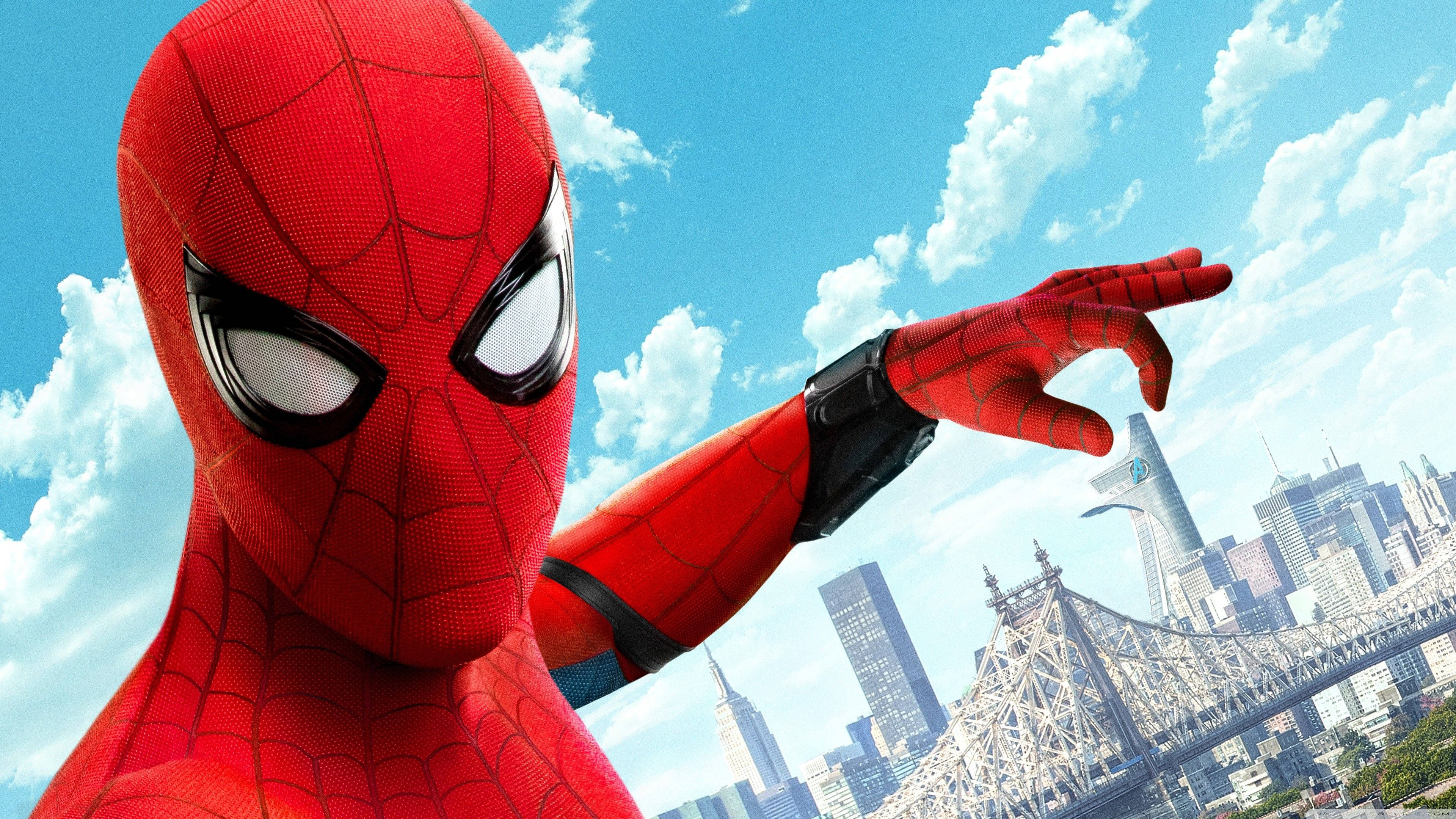Peter Parker og Avengers tager verden fra toppen af deres tårn Wallpapers