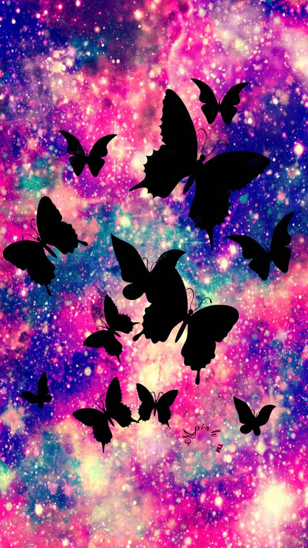 Pigeagtig galakse med sommerfuglesilhuetter Wallpapers