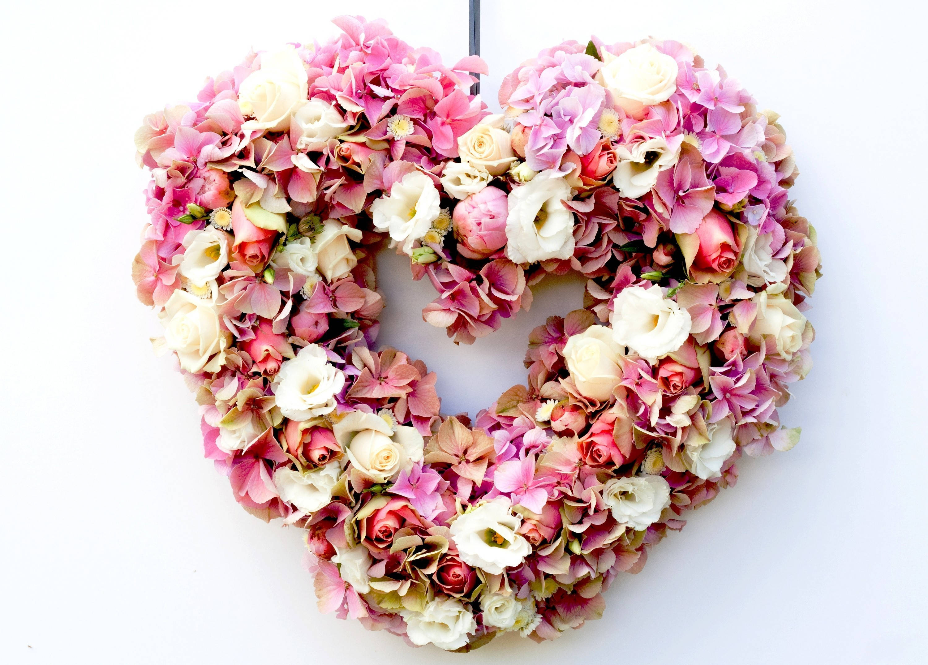 Pinkt blomsterhjerte til Valentinsdag Wallpapers