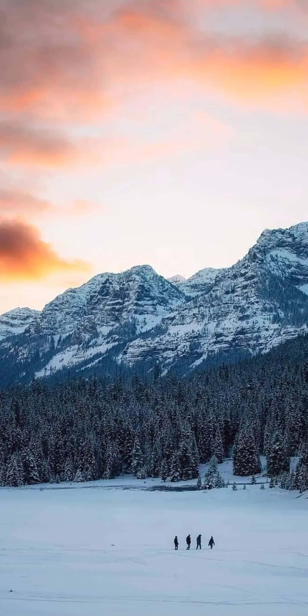 Pixel 3 vinterbaggrund med folk der vandrer i sneen Wallpapers