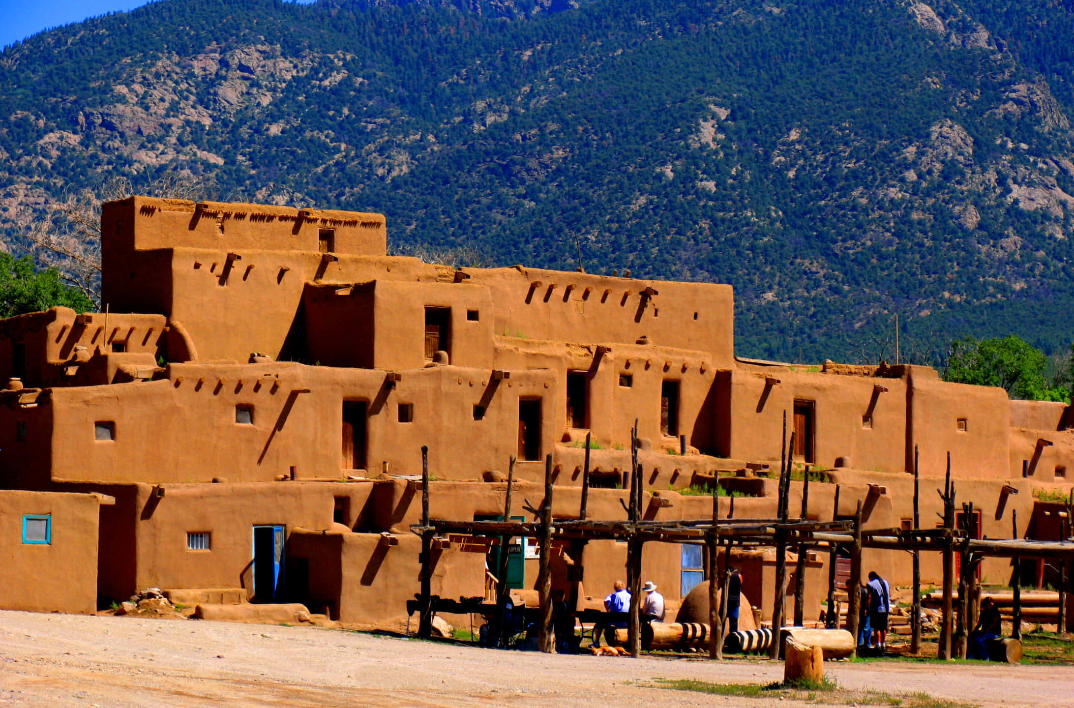 Pragtfuld middag ved det historiske Taos Pueblo Wallpapers