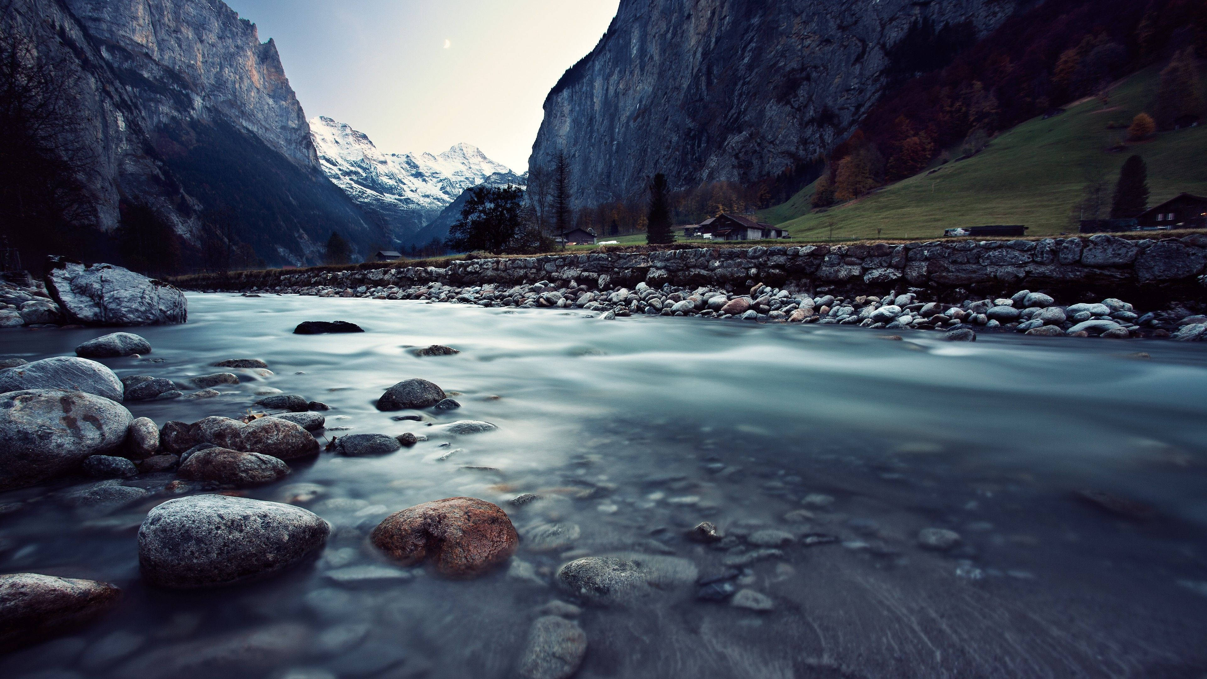 Pragtfuldt udsyn over flod i naturen Wallpapers