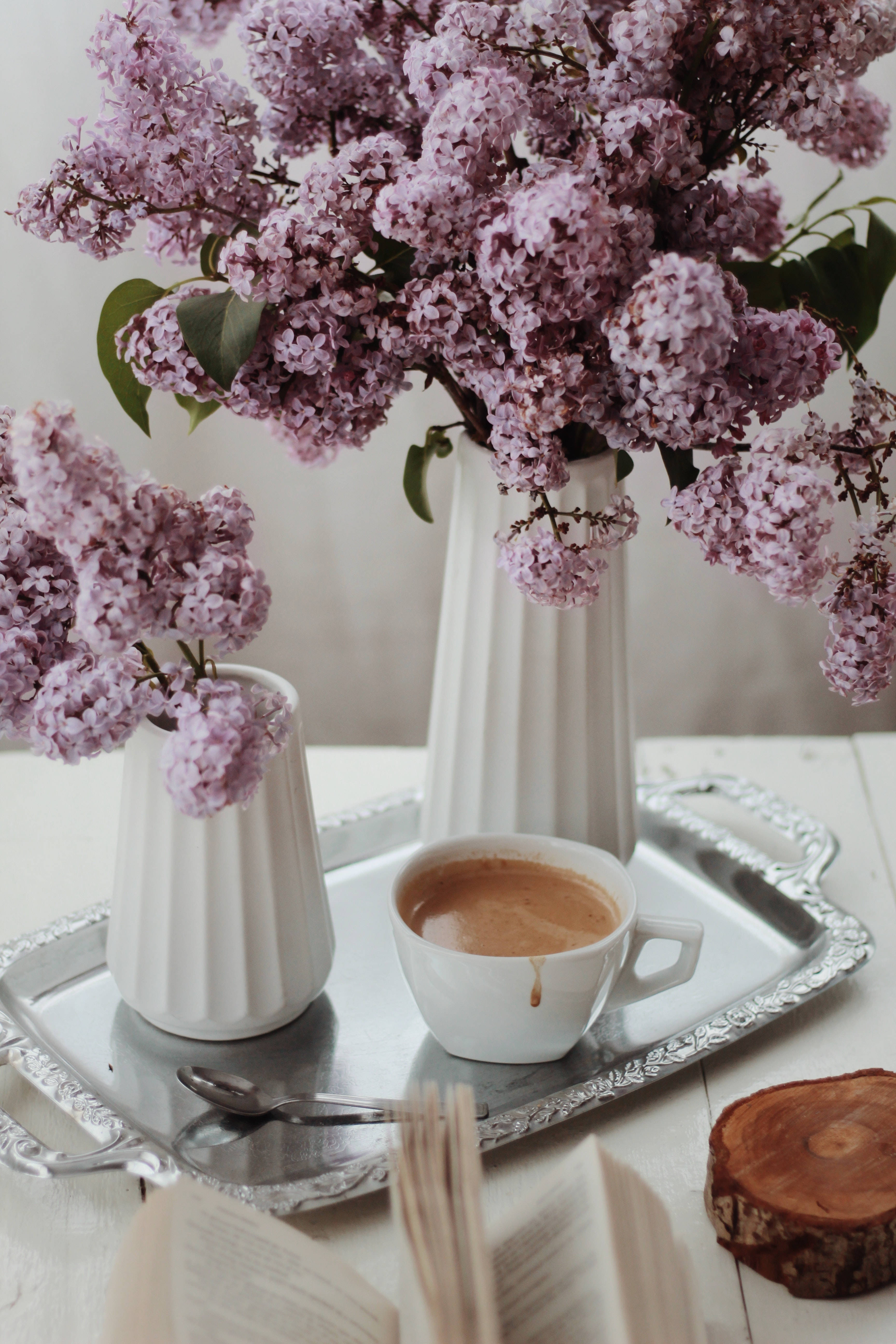 Preppy æstetik med kaffe og syrener Wallpapers