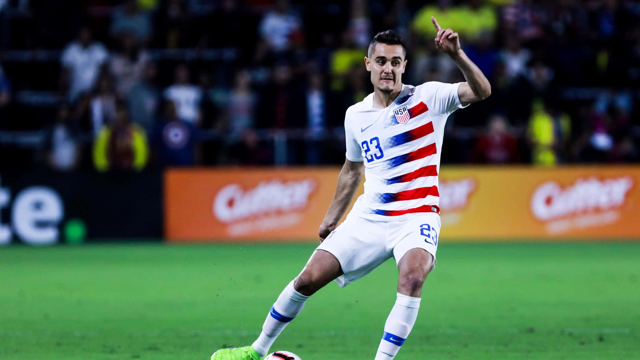 Professionel fodboldspiller Aaron Long mod Ecuador Wallpapers
