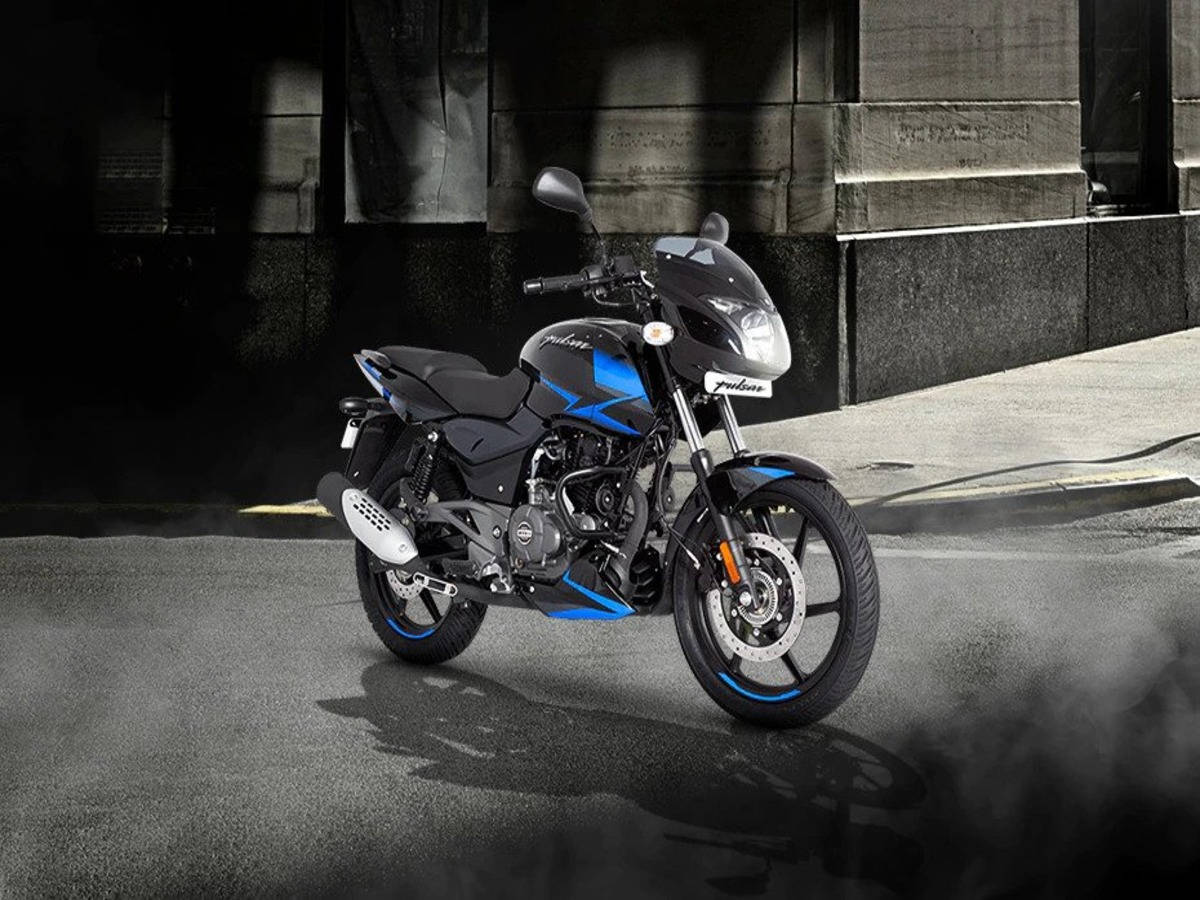Pulsar 150 på fortovet Wallpapers
