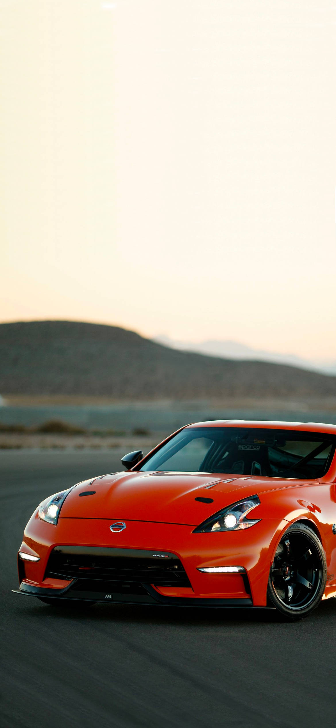 Rød Nissan 370Z Med En Bakke Wallpapers