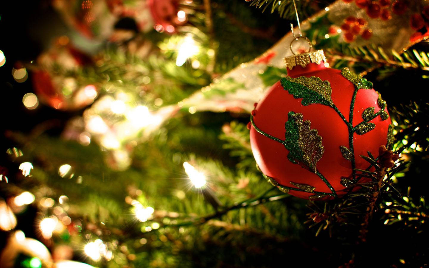 Røde julekugler med lys Wallpapers