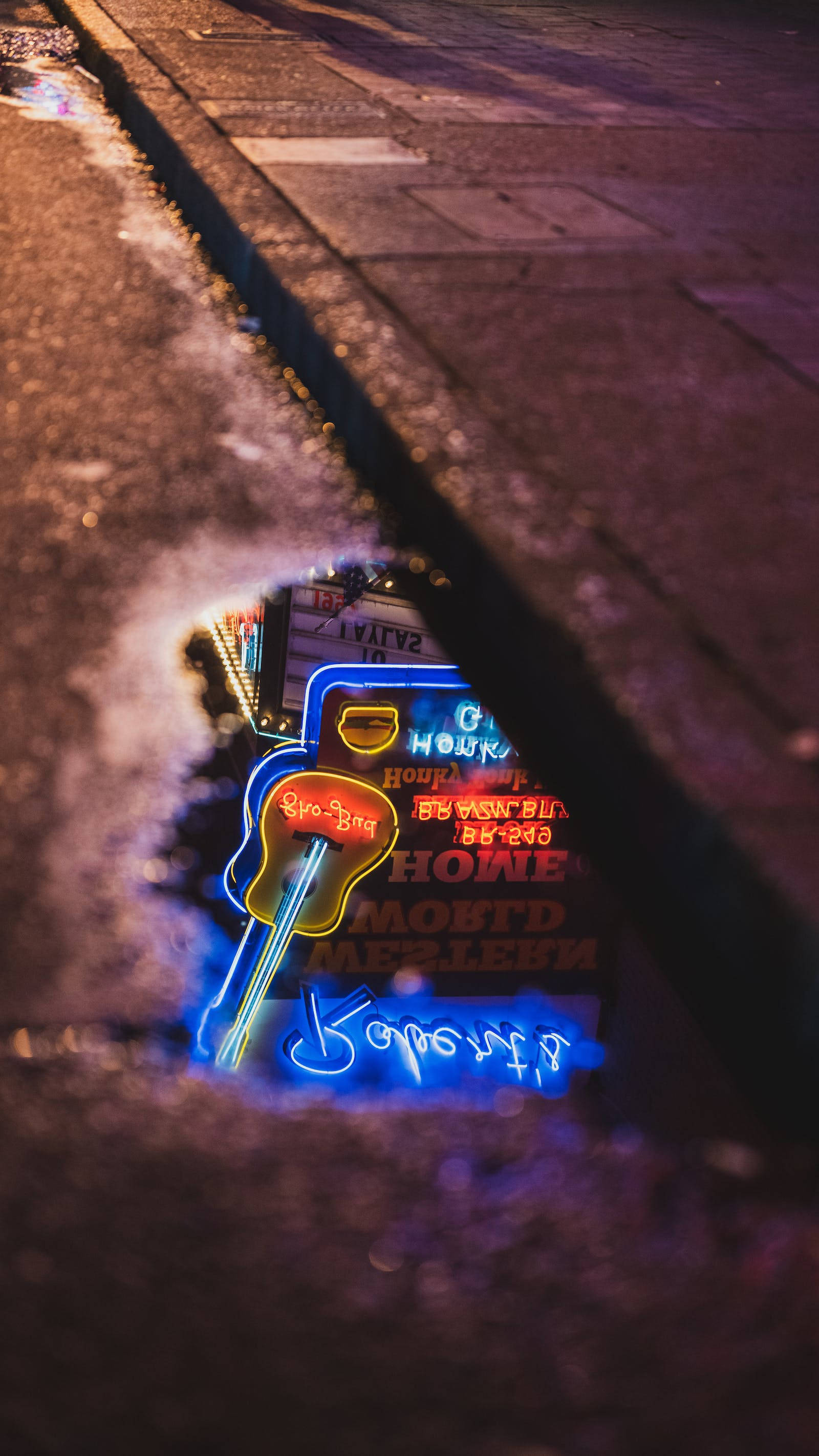 Refleksion af neonskilt iPhone Wallpapers
