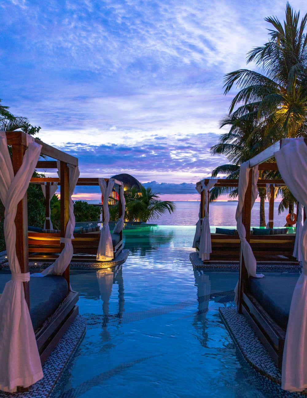Resortsenge i poolen Wallpapers