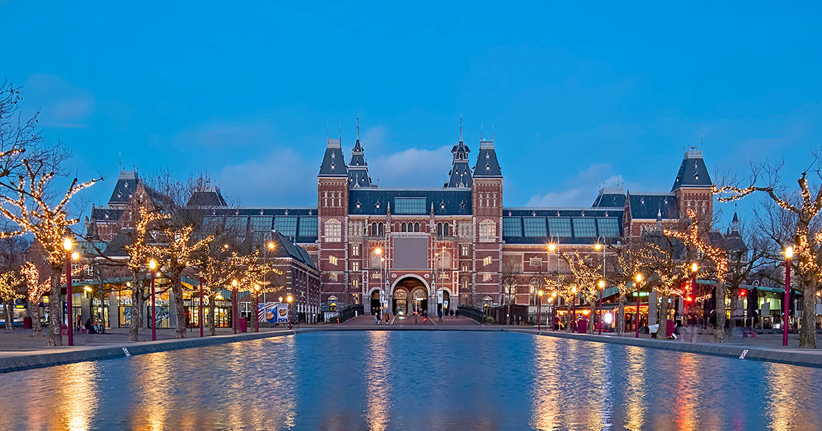 Rijksmuseum med julelys om natten Wallpapers