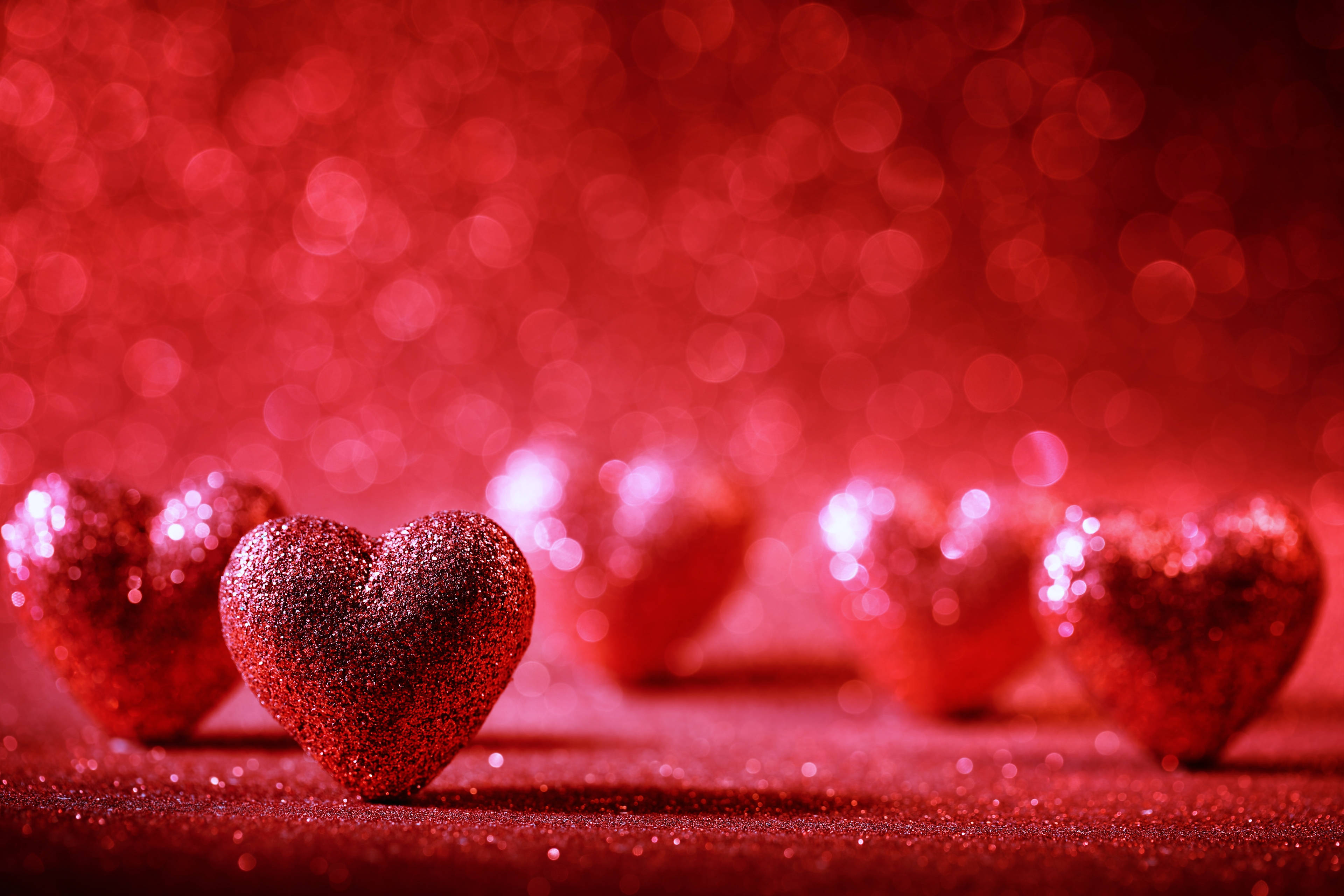 Røde 4K UHD-glitterhjerter Wallpapers