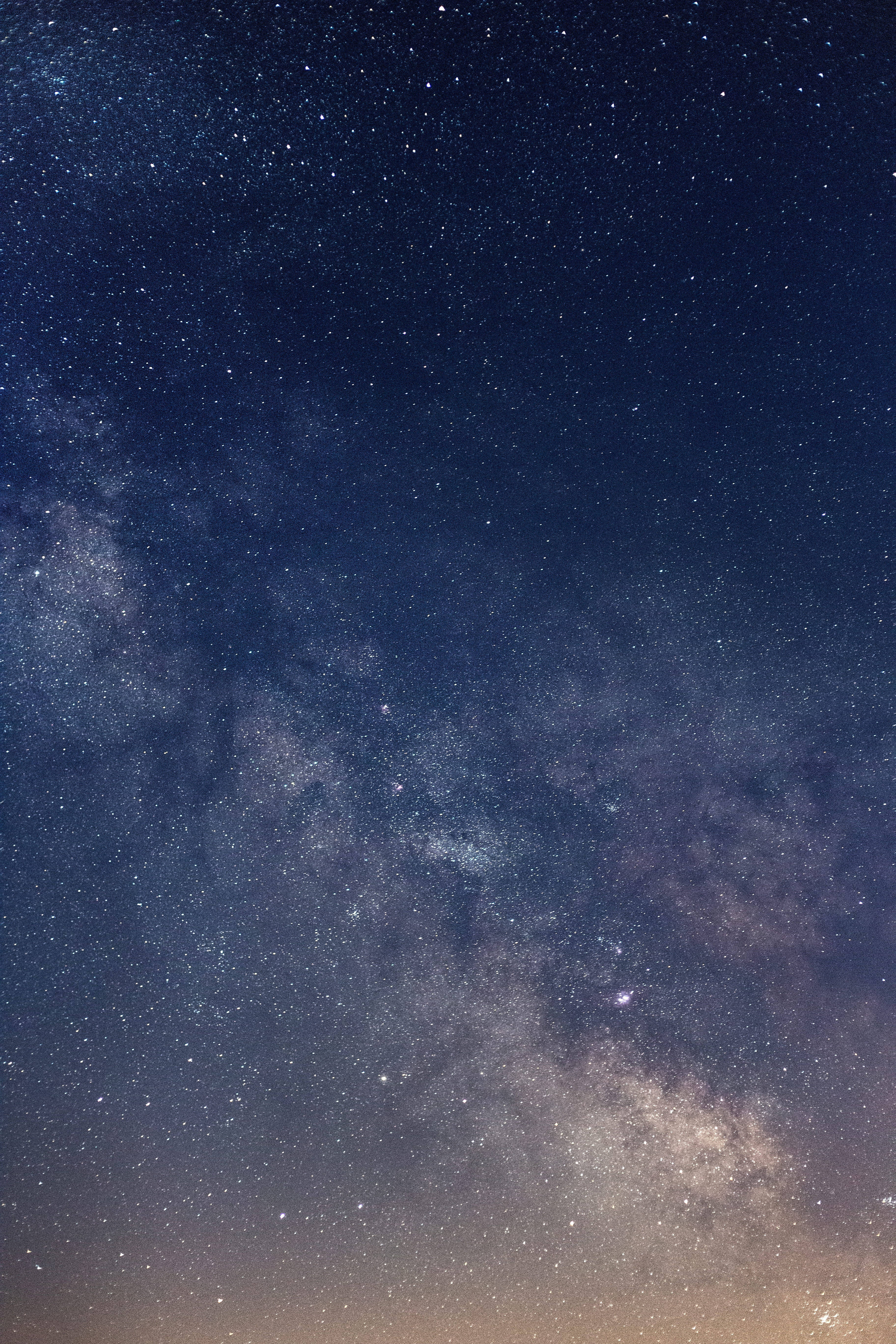 Rolig himmel i rummet 4K telefon Wallpapers