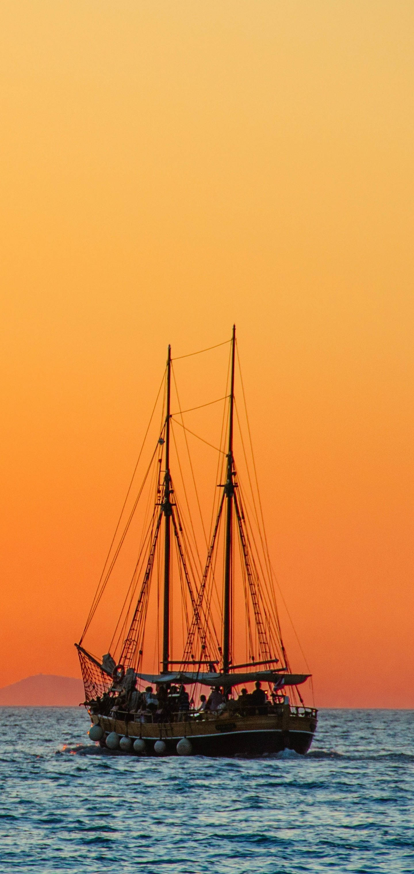 S10 Sejlbåd Orange Himmel Wallpapers