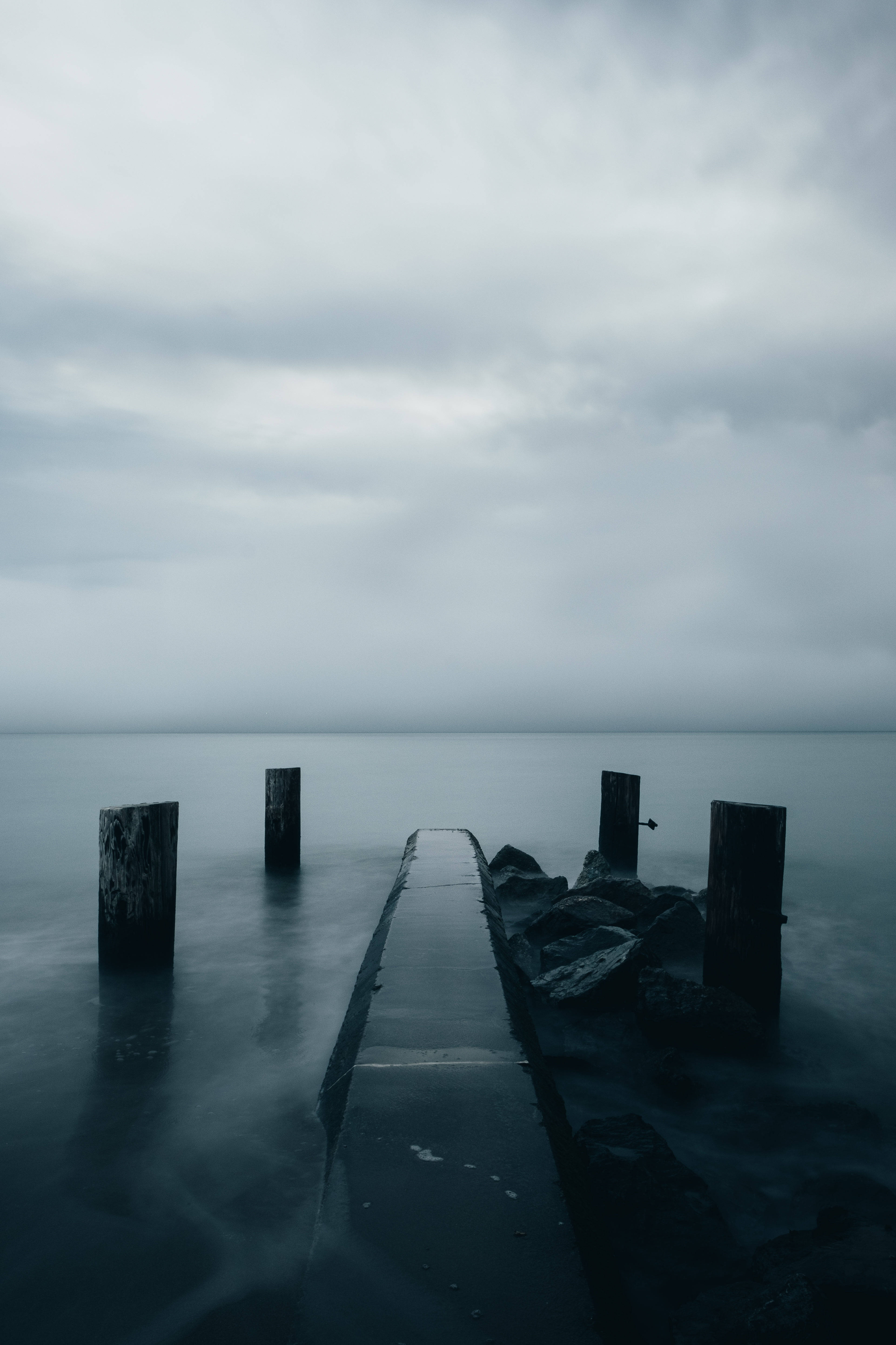 Samsung Galaxy S7 Edge Tåge Over Mørkt Vand Wallpapers