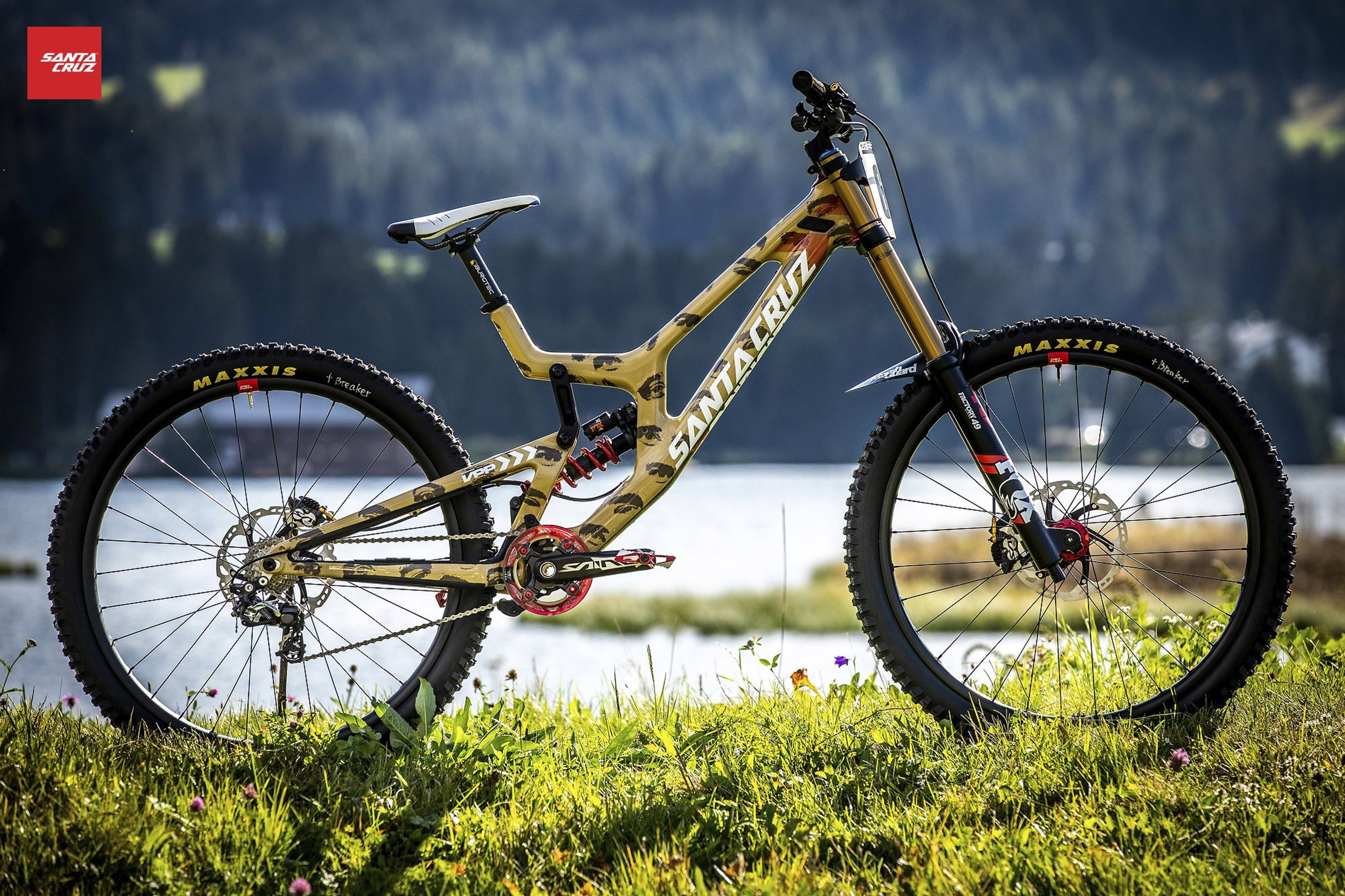 Santa Cruz V10 29 4K Mountainbike Wallpapers