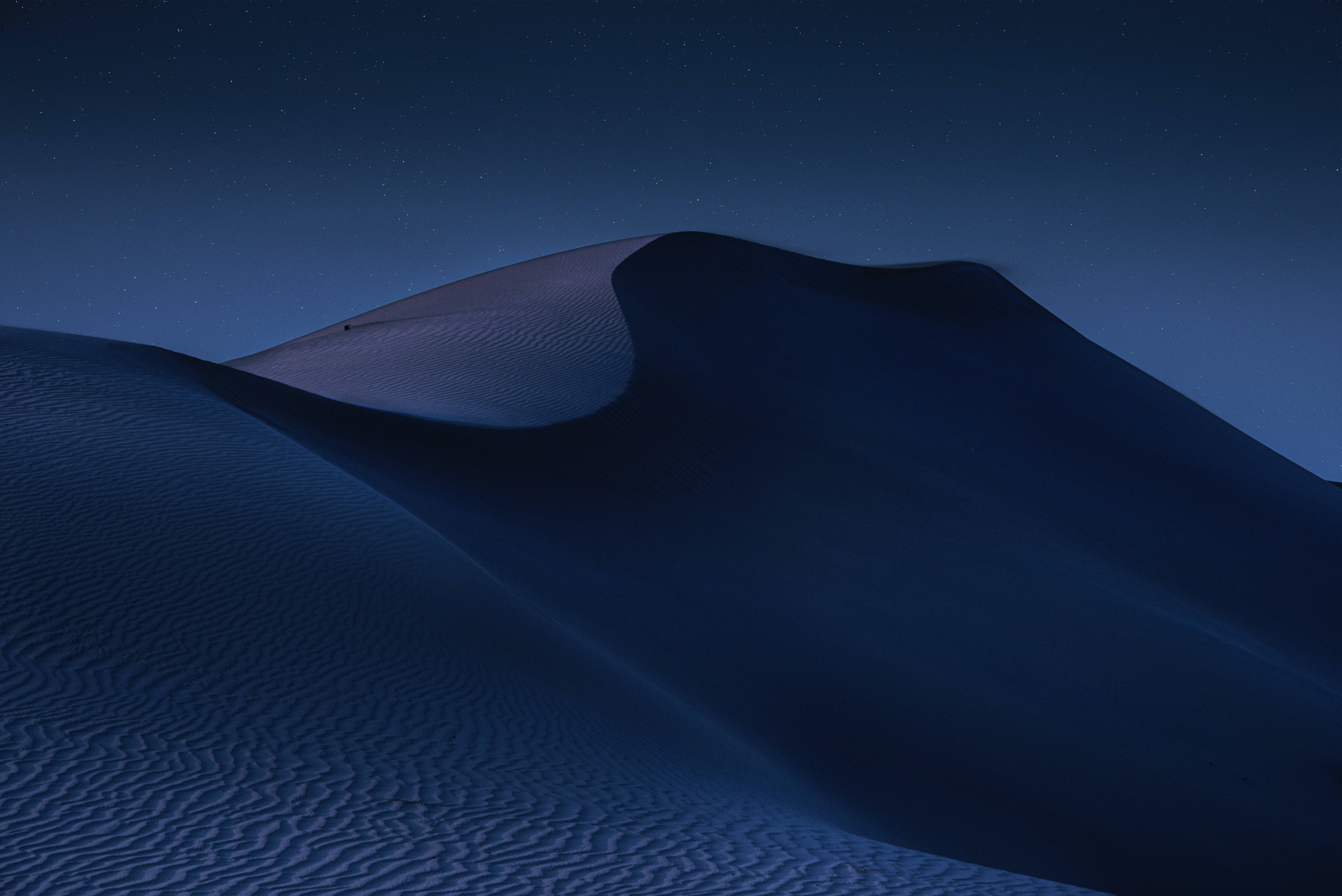 Scenisk bjergørken mørk 4K Wallpapers