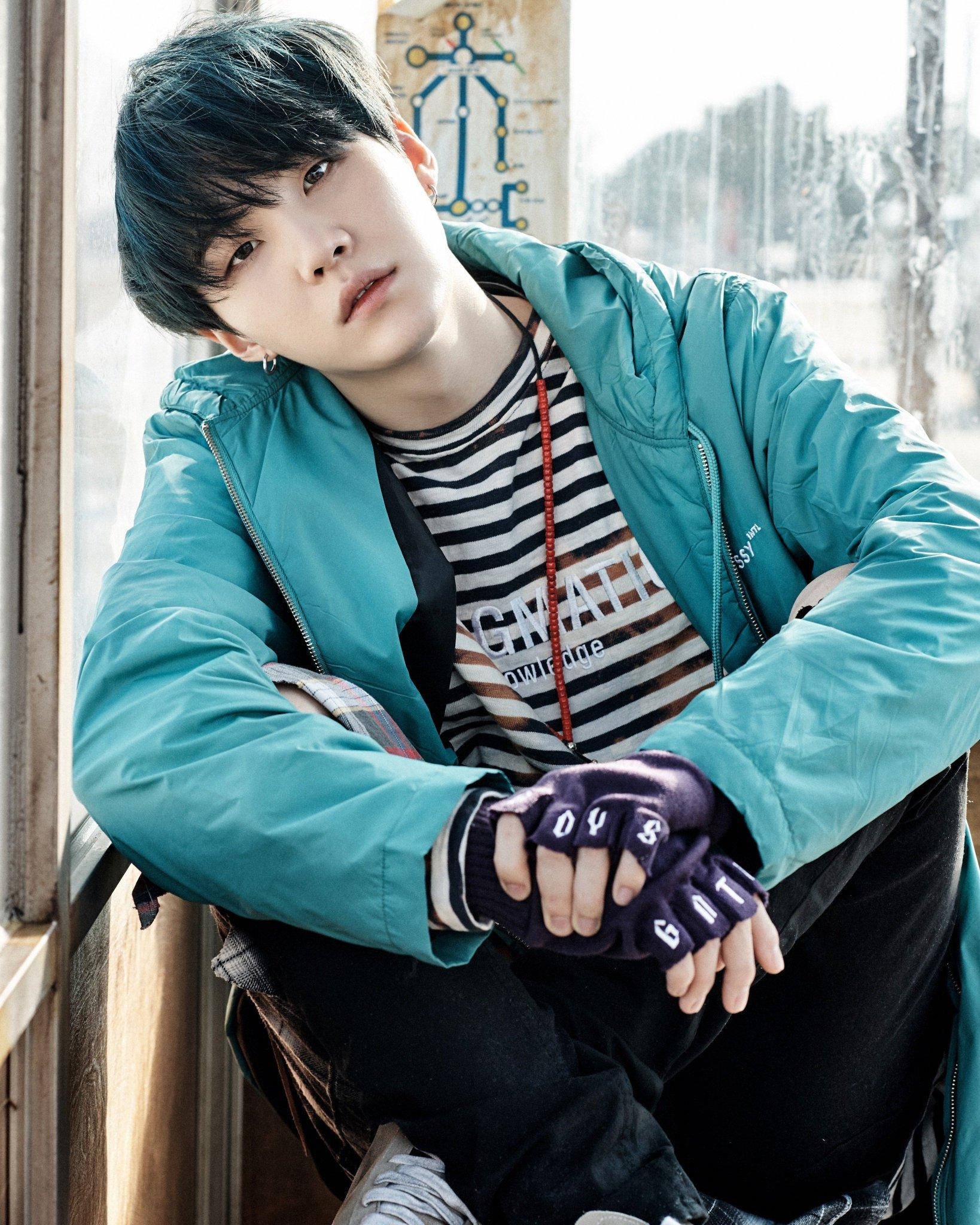 Sød BTS Suga i blåt Wallpapers