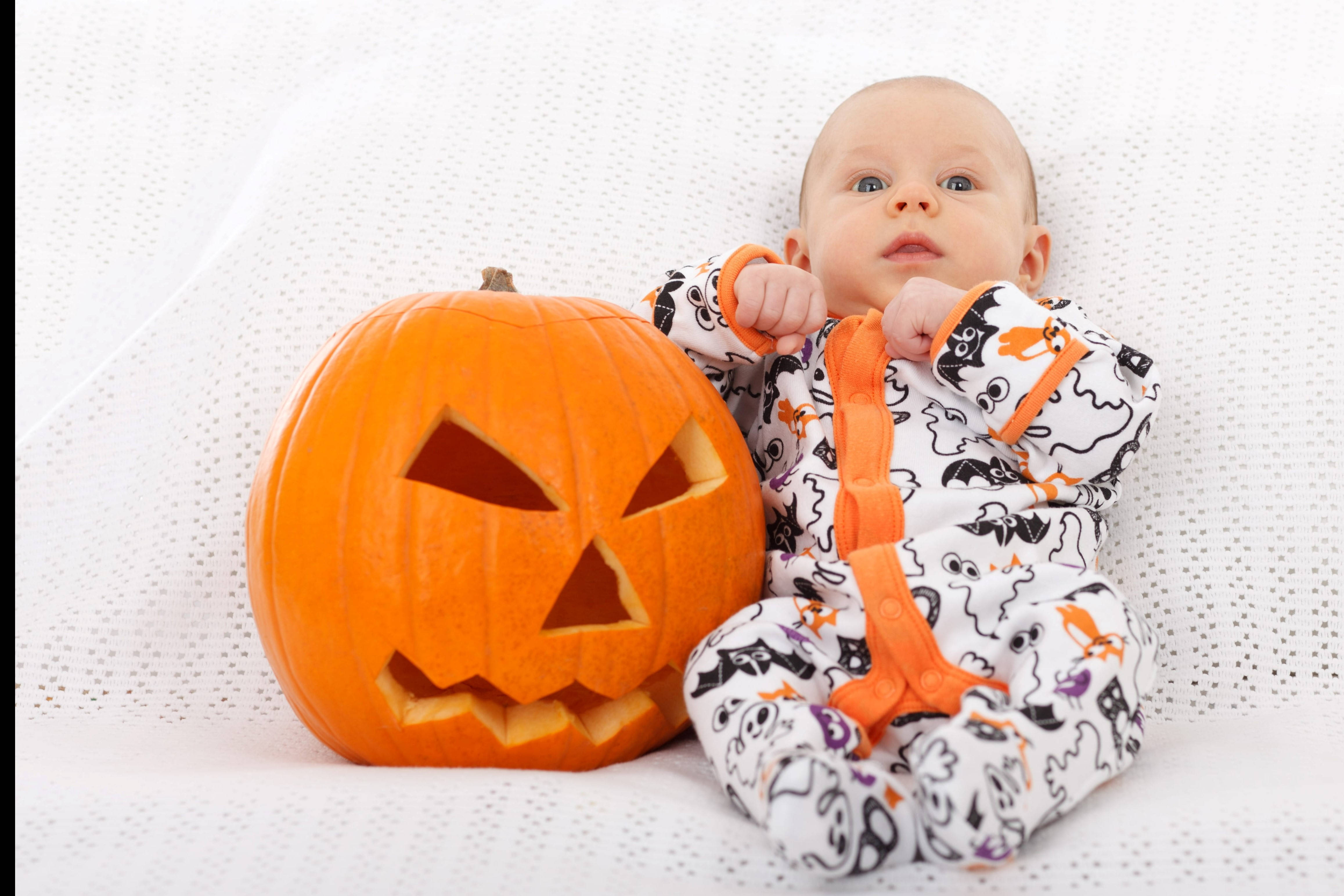 Sød Halloween-baby i body Wallpapers