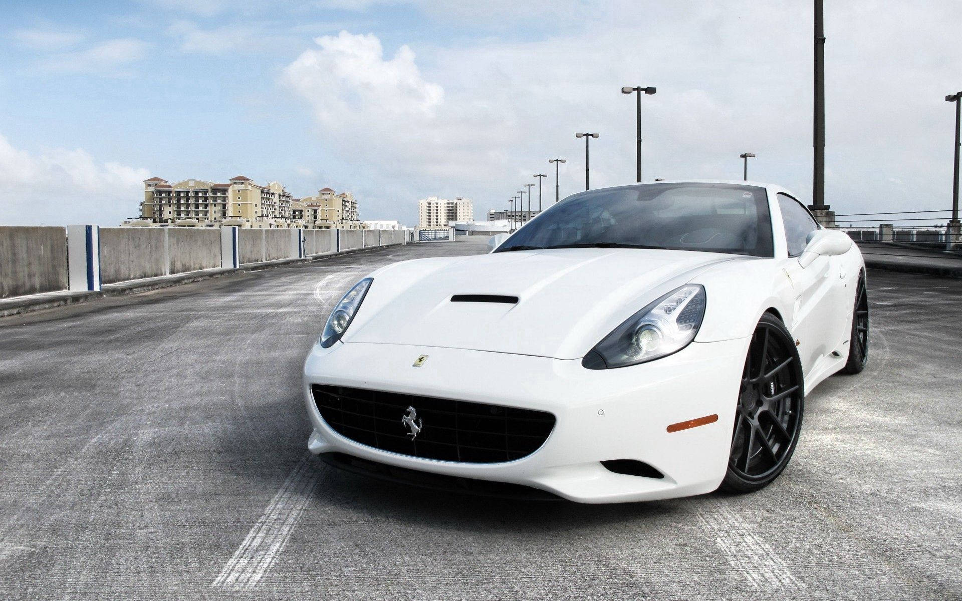 Se denne forførende hvide Ferrari California Wallpapers