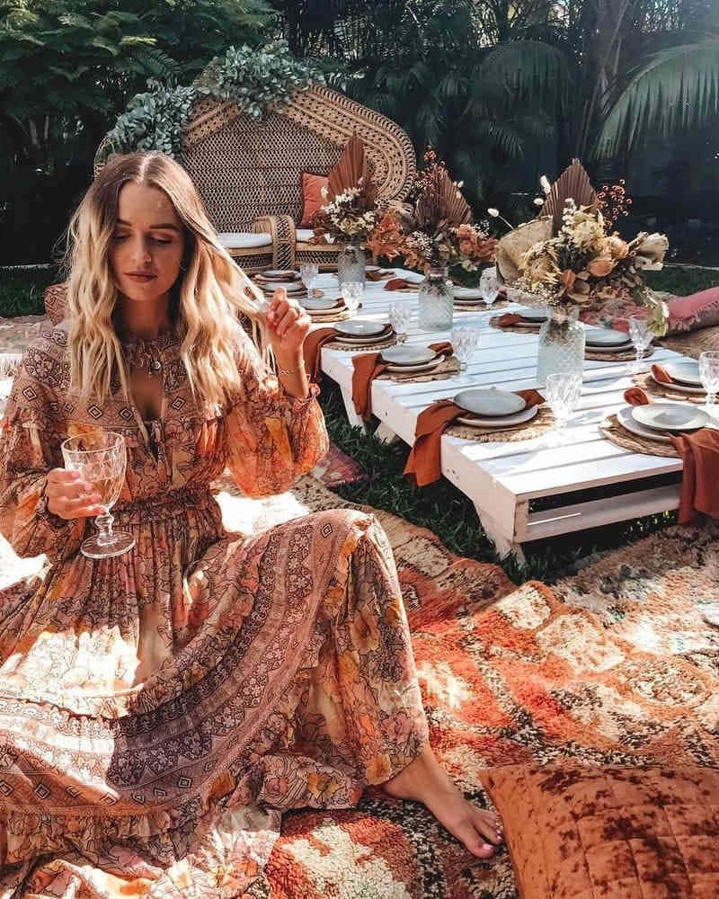 Se maksimalistisk og stilfuld ud med Aesthetic Boho mode Wallpapers