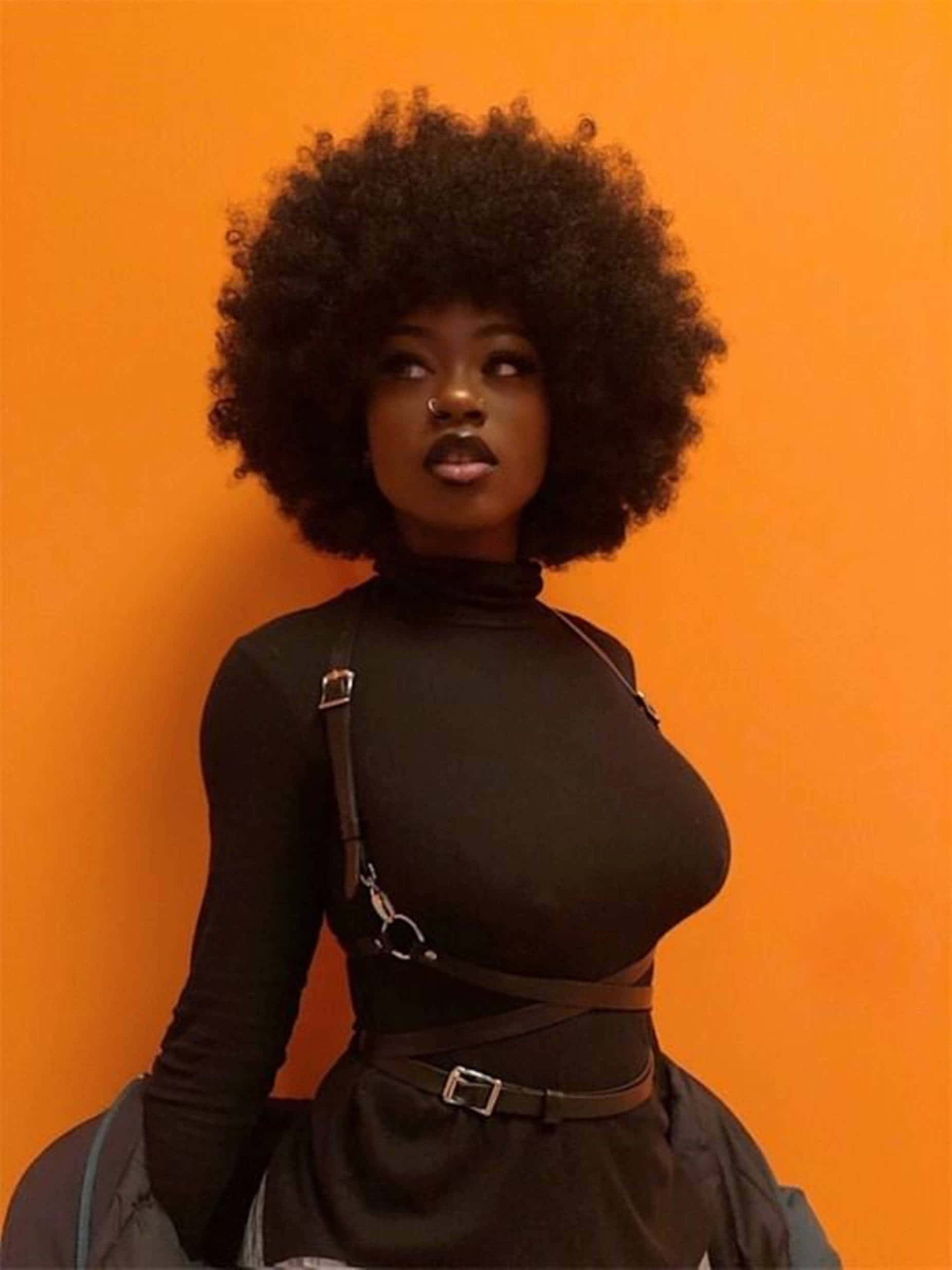 Sexet sort kvinde med afro Wallpapers