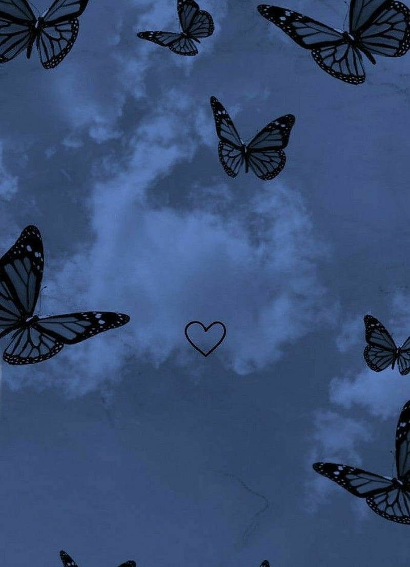 Skyer og Sommerfugle Smuk Æstetik Wallpapers