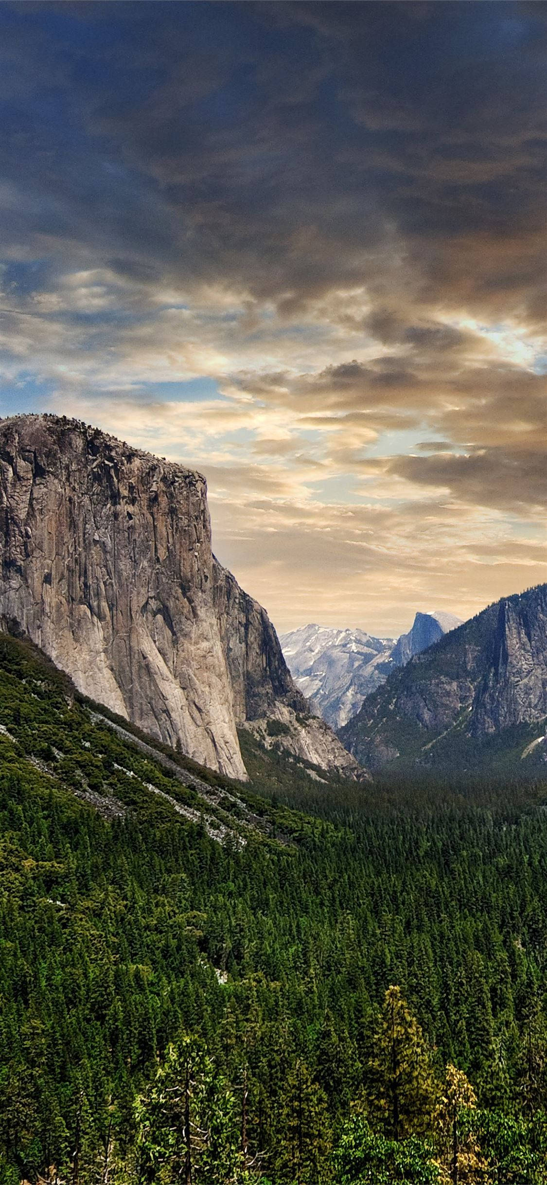 Skyet dag ved Yosemite iPhone Wallpapers