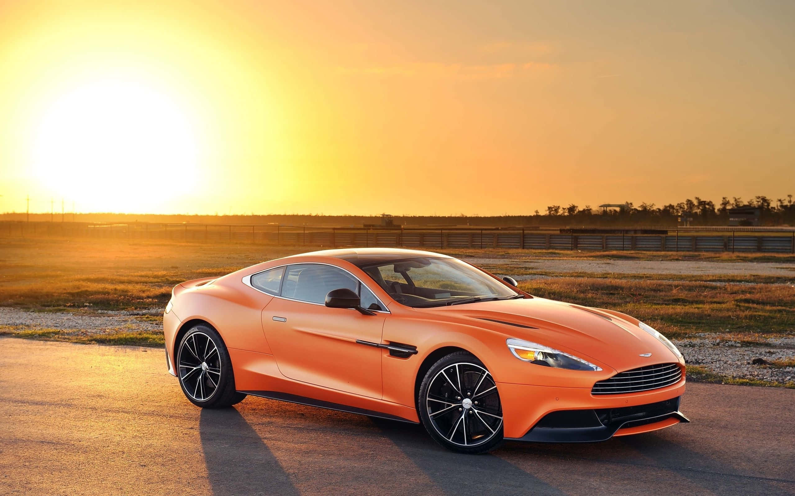 Slank Aston Martin Vanquish i bevægelse Wallpapers