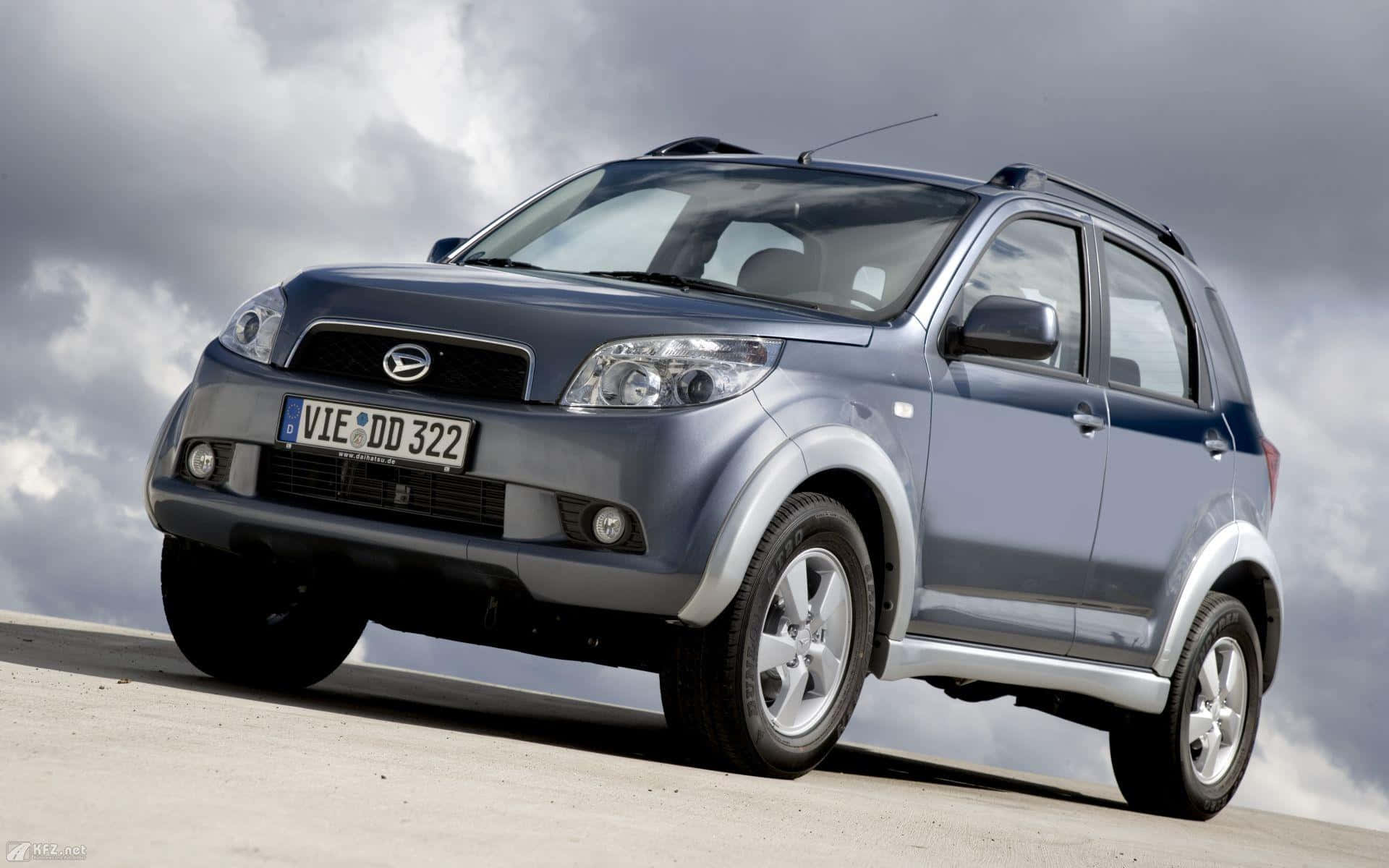 Slank og stilfuld Daihatsu på vejen Wallpapers