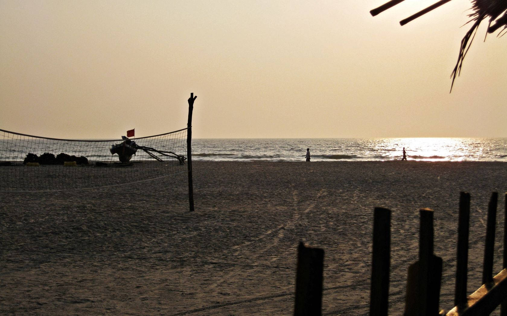 "Slappe af på stranden ved solnedgang" Wallpapers